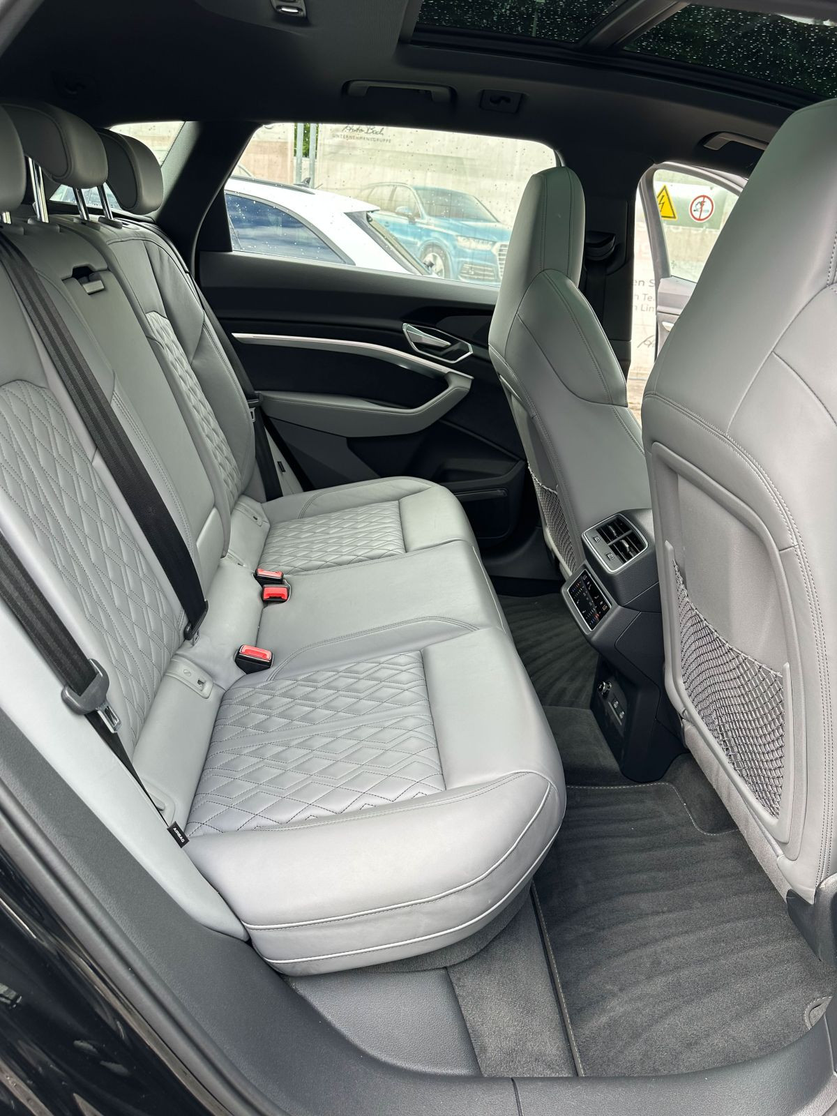 Audi Q8 e-tron S line 55 Matrix Luftfederung Standklima Panorama