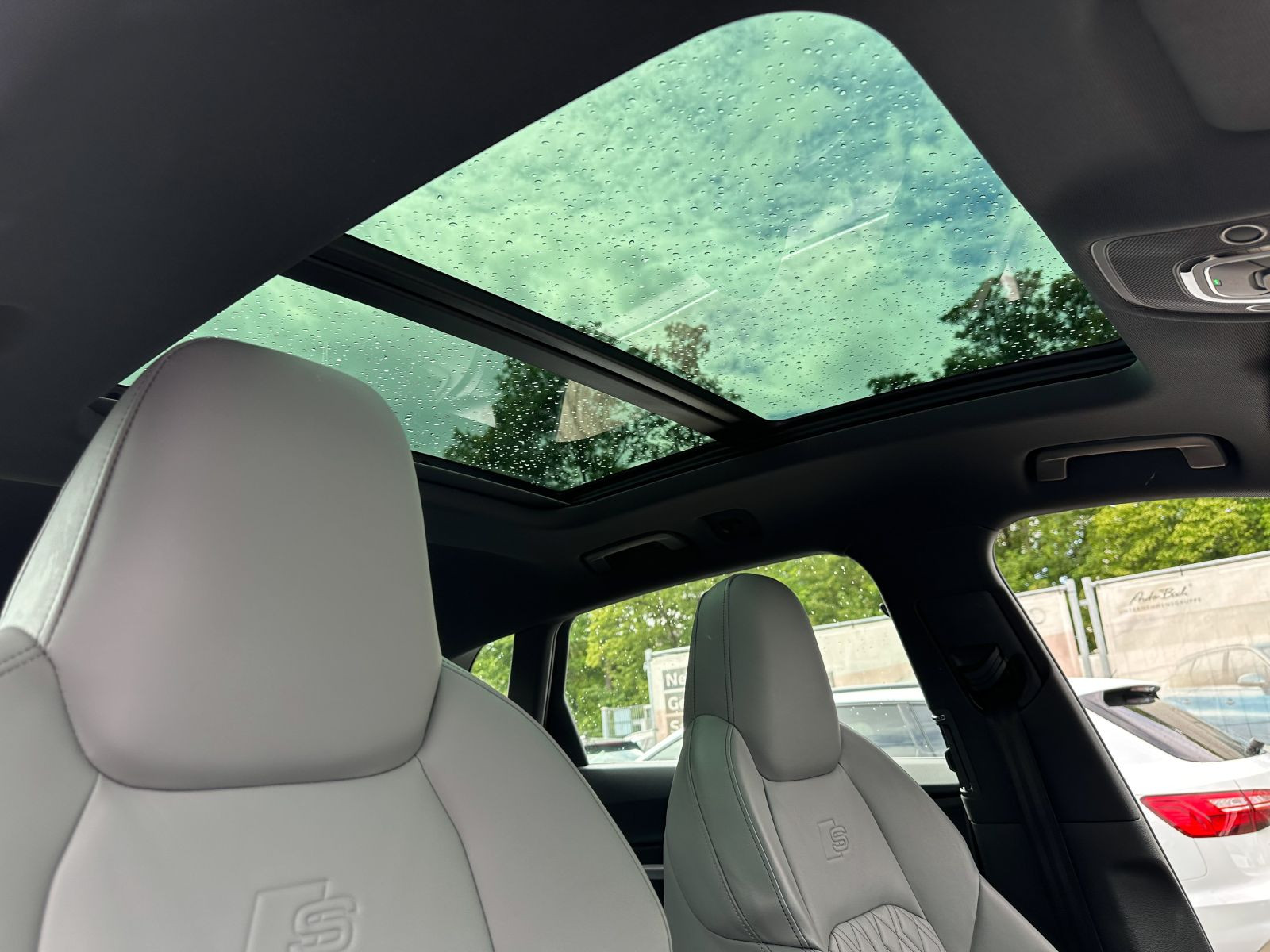 Audi Q8 e-tron S line 55 Matrix Luftfederung Standklima Panorama