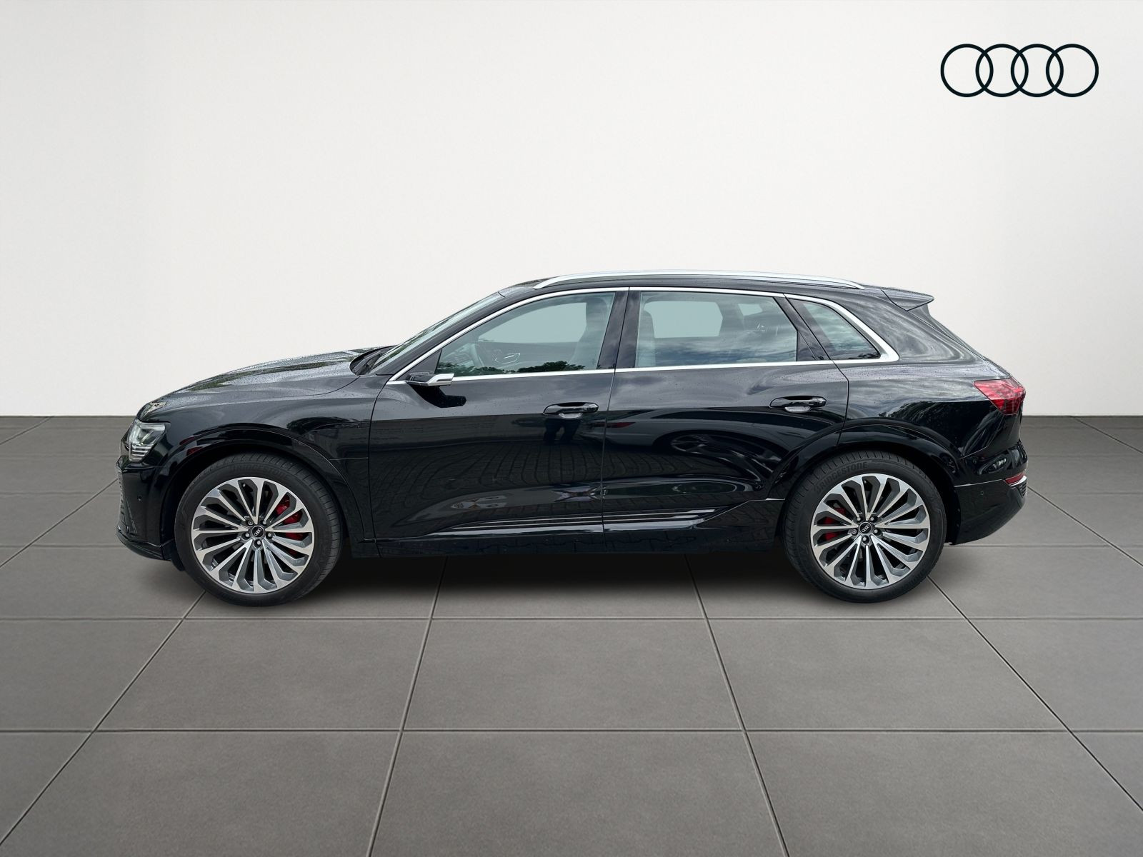 Audi Q8 e-tron S line 55 Matrix Luftfederung Standklima Panorama