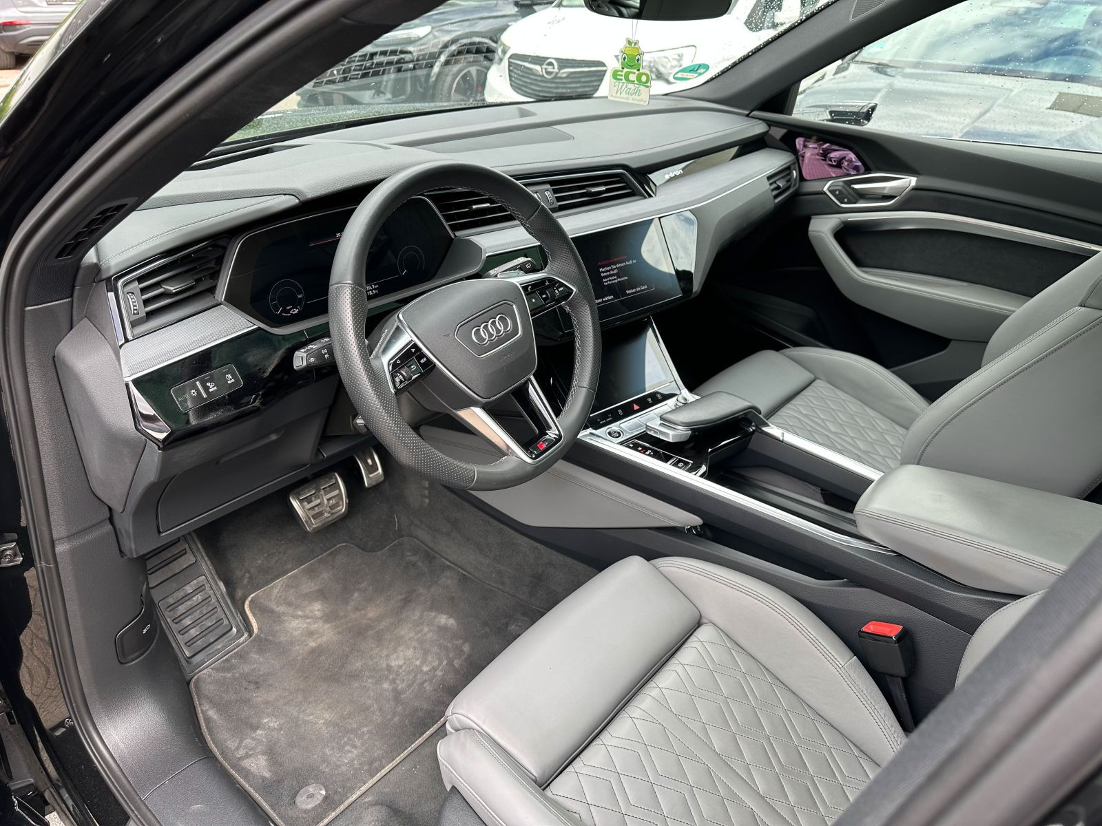 Audi Q8 e-tron S line 55 Matrix Luftfederung Standklima Panorama