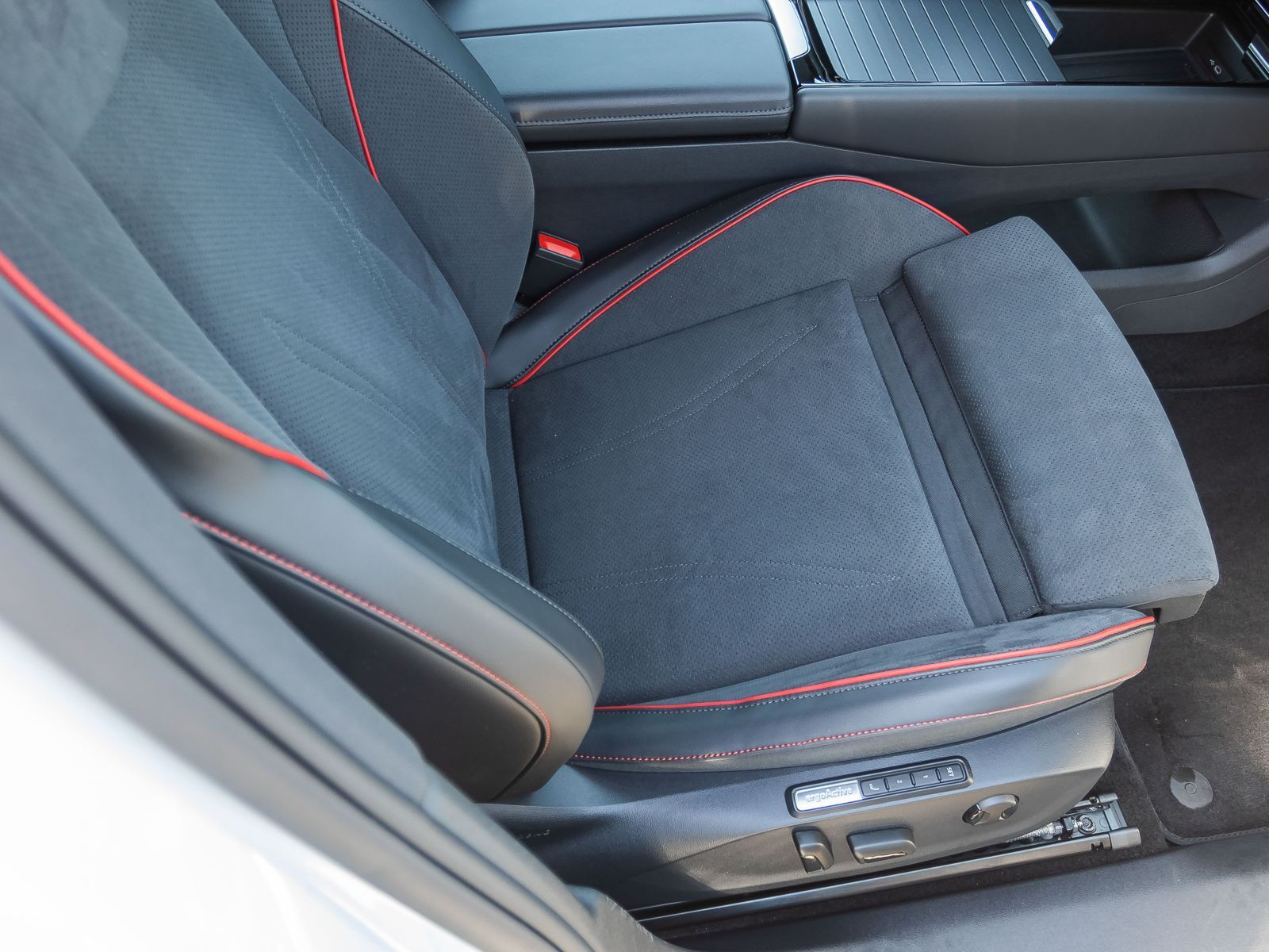 Volkswagen ID.7 Tourer GTX, AHK, Soundsystem, LED-Matrix, Navi, Area View, App-Connect