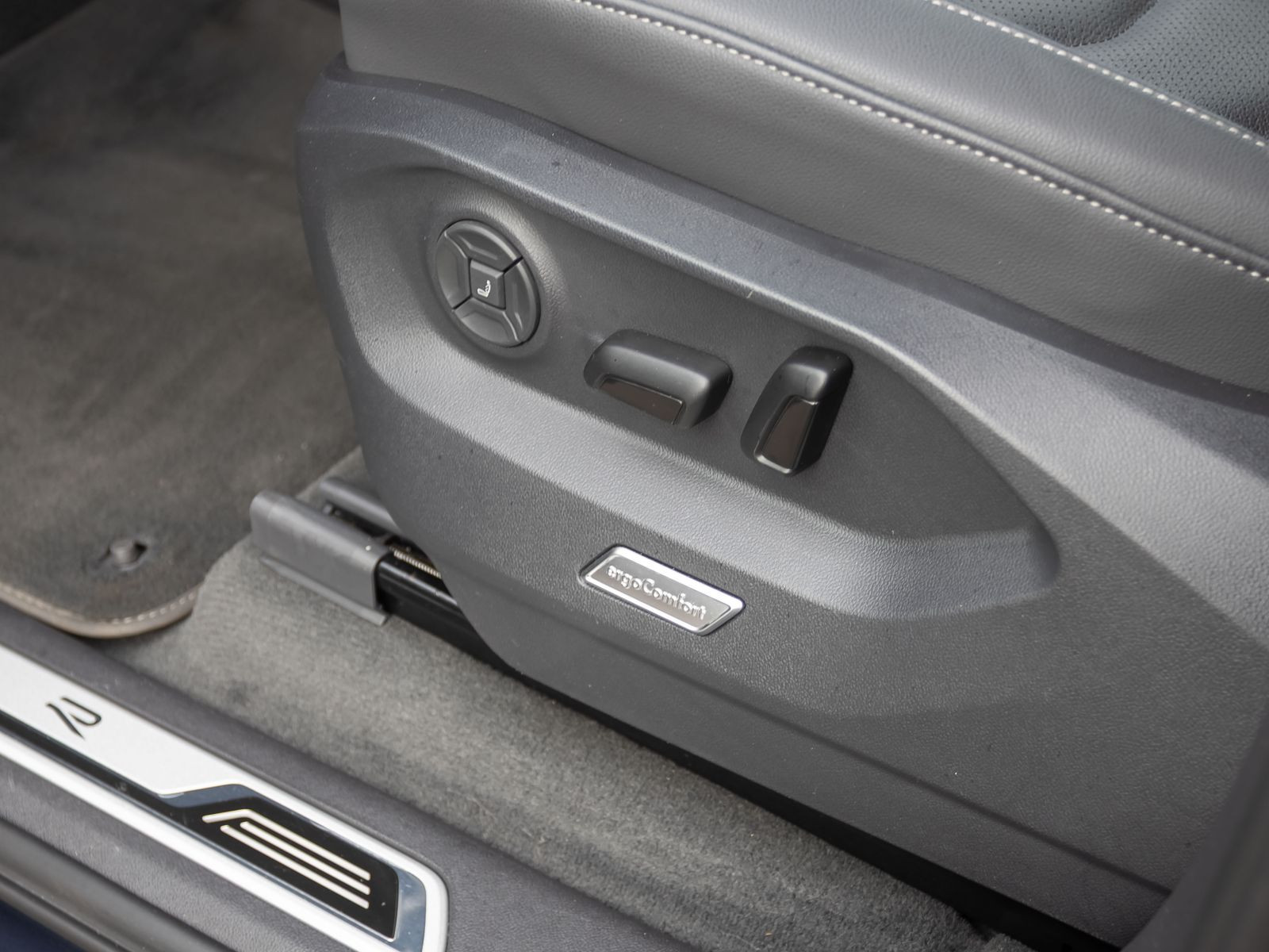 Volkswagen Touareg R-Line 3.0TDI Navi LED HuD Luftfederung AHK