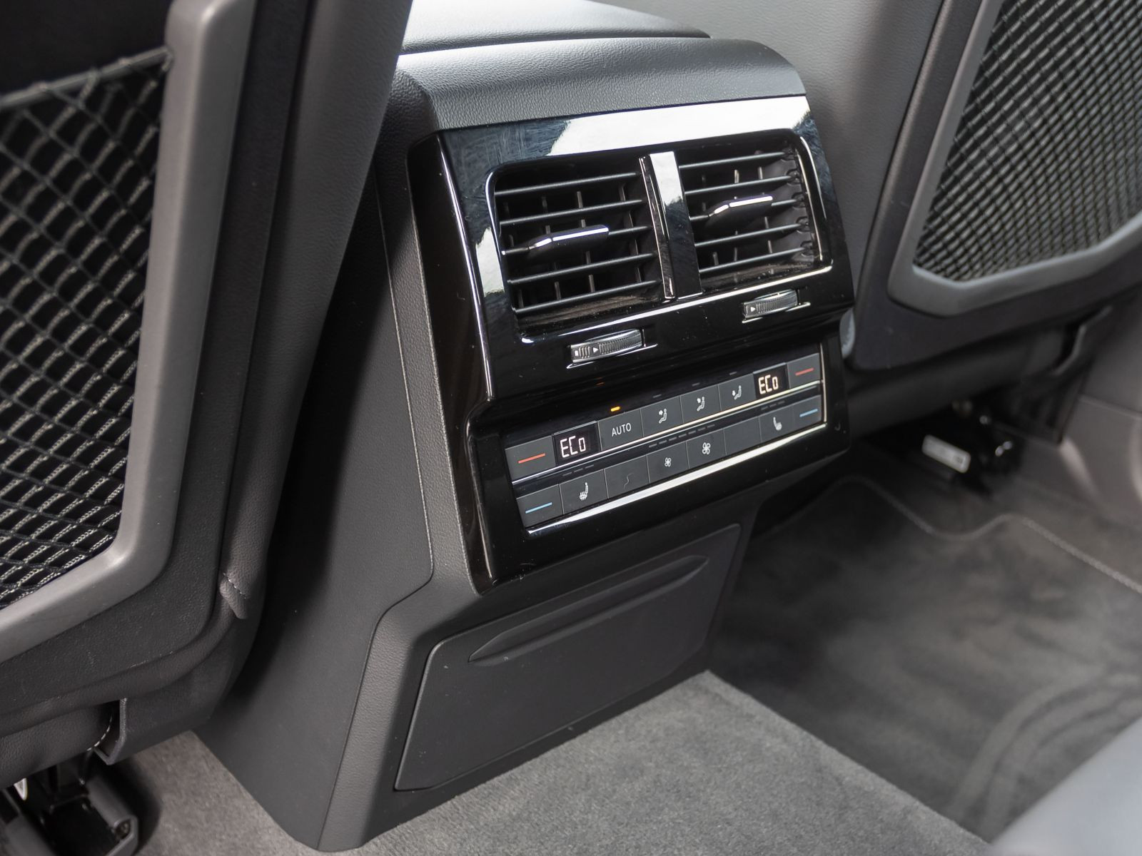 Volkswagen Touareg R-Line 3.0TDI Navi LED HuD Luftfederung AHK