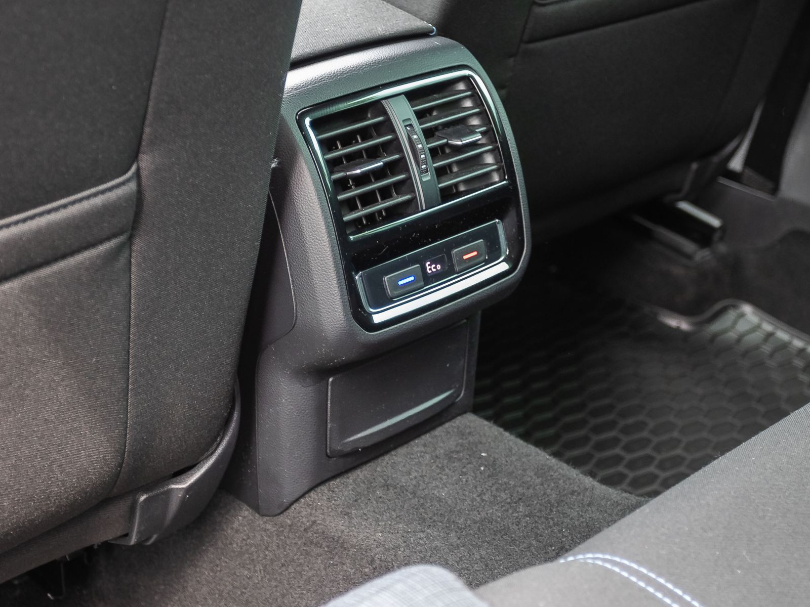 Volkswagen Passat Variant GTE 1.4TSI DSG Navi Matrix ACC AHK