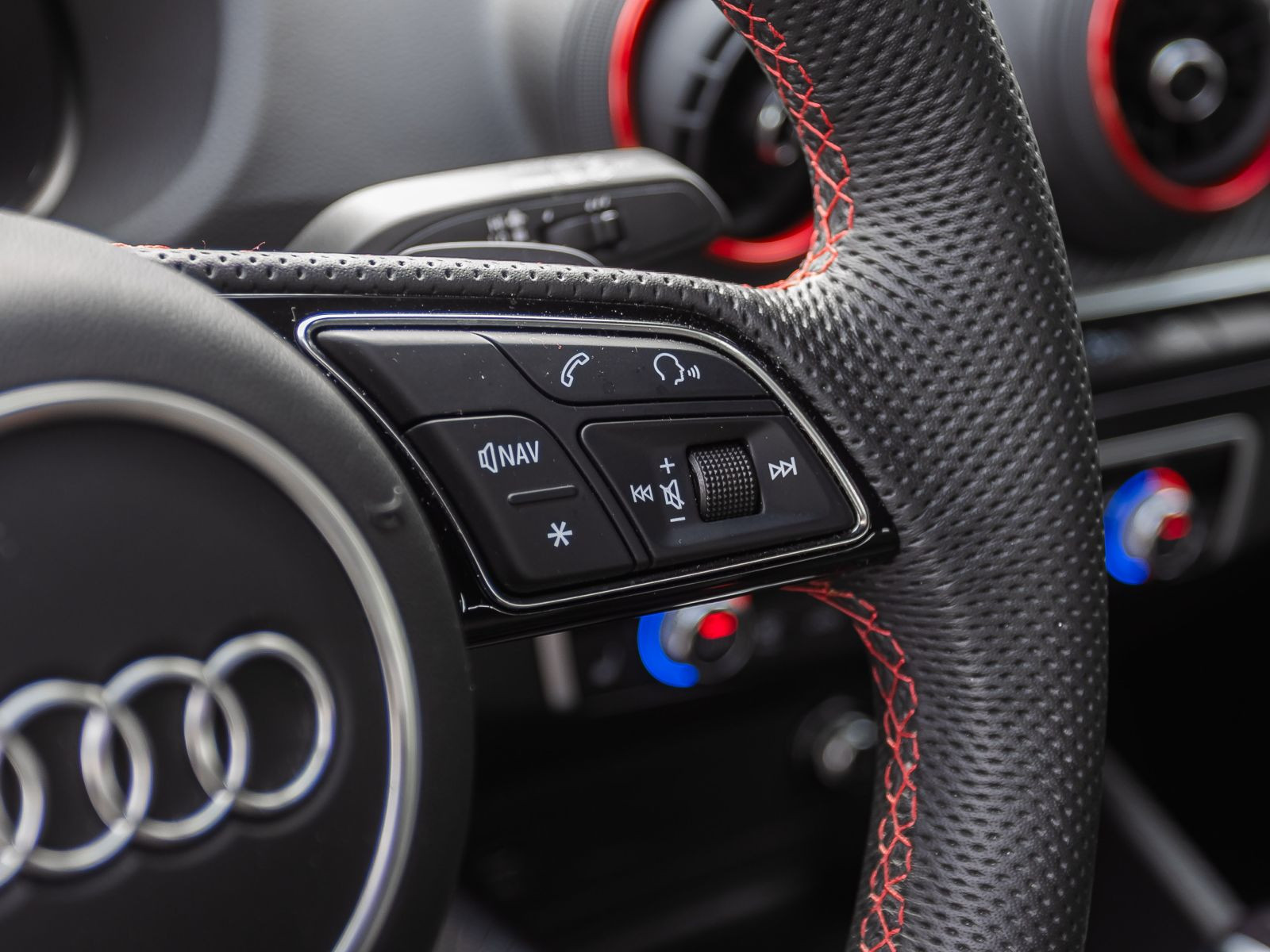 Audi Q2 S line 35TFSI Stronic Matrix CarPlay EPH DAB