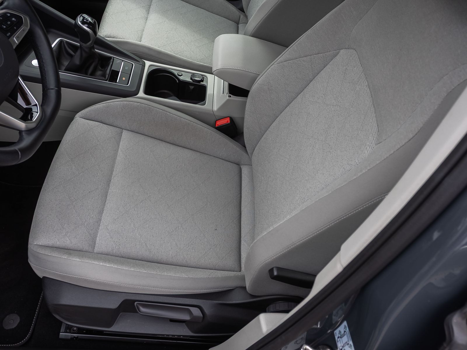 Volkswagen Golf VIII 2.0 TDI Life, Navi, LED, Soundsystem, App-Connect