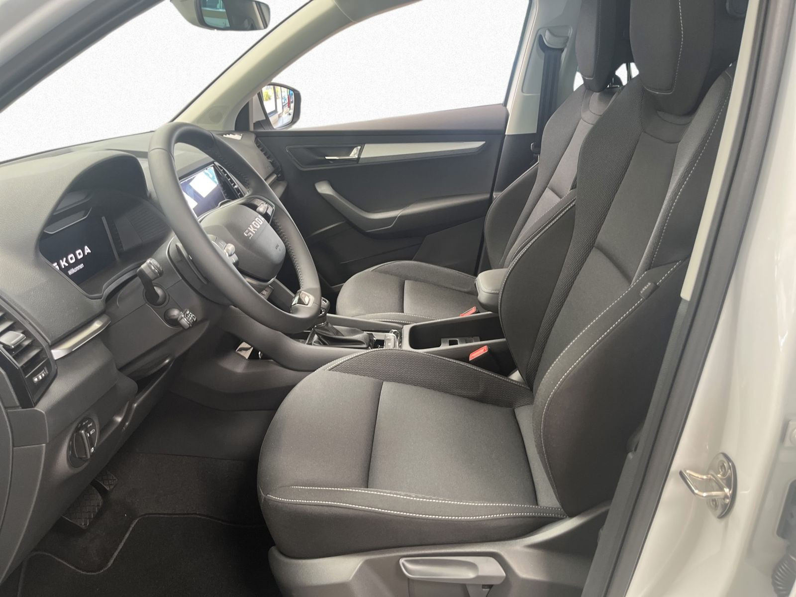 Skoda Karoq Tour 2,0 TDI DSG ACC AHK NAVI RFK KESSY
