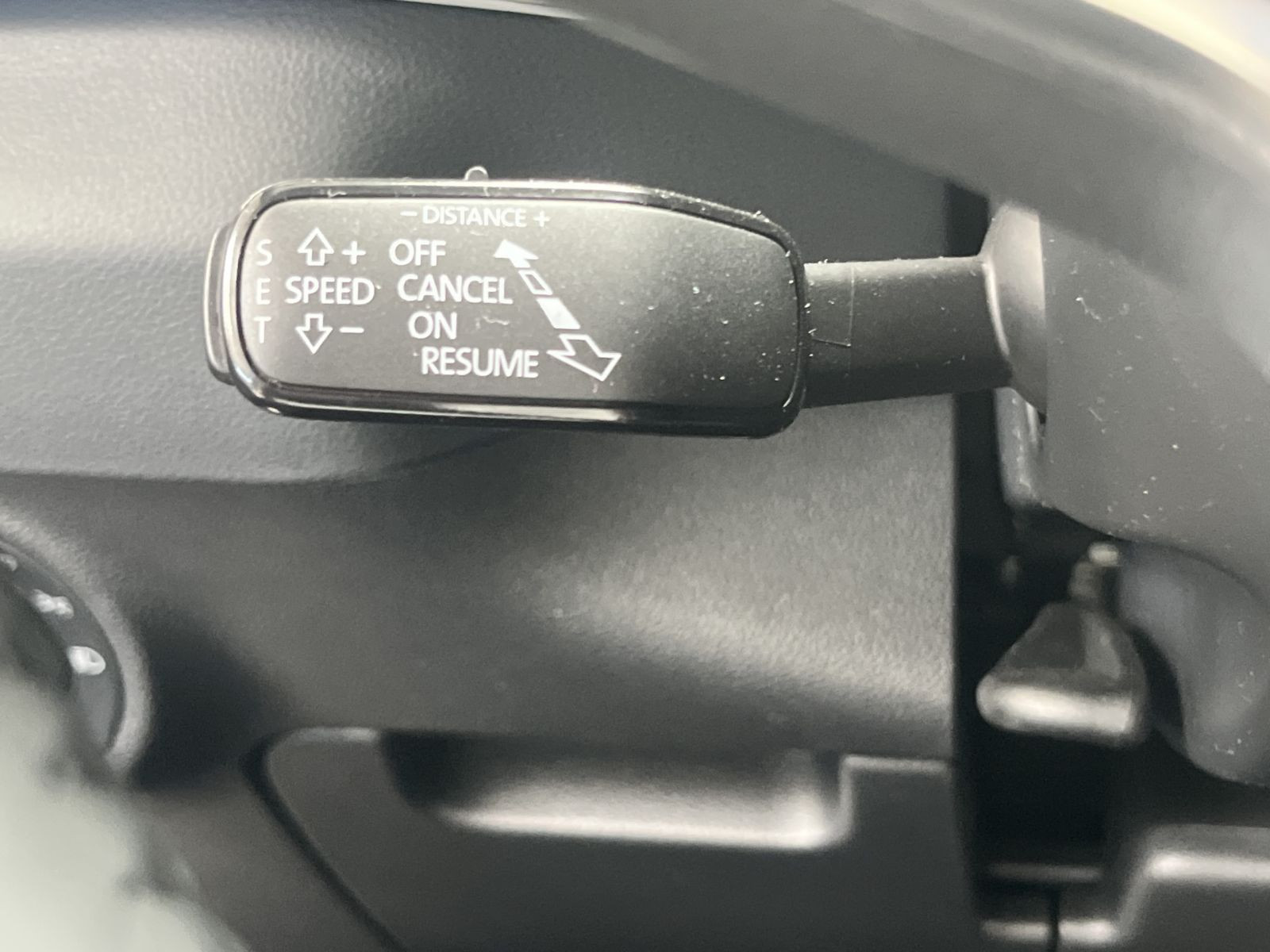 Skoda Karoq Tour 2,0 TDI DSG ACC AHK NAVI RFK KESSY