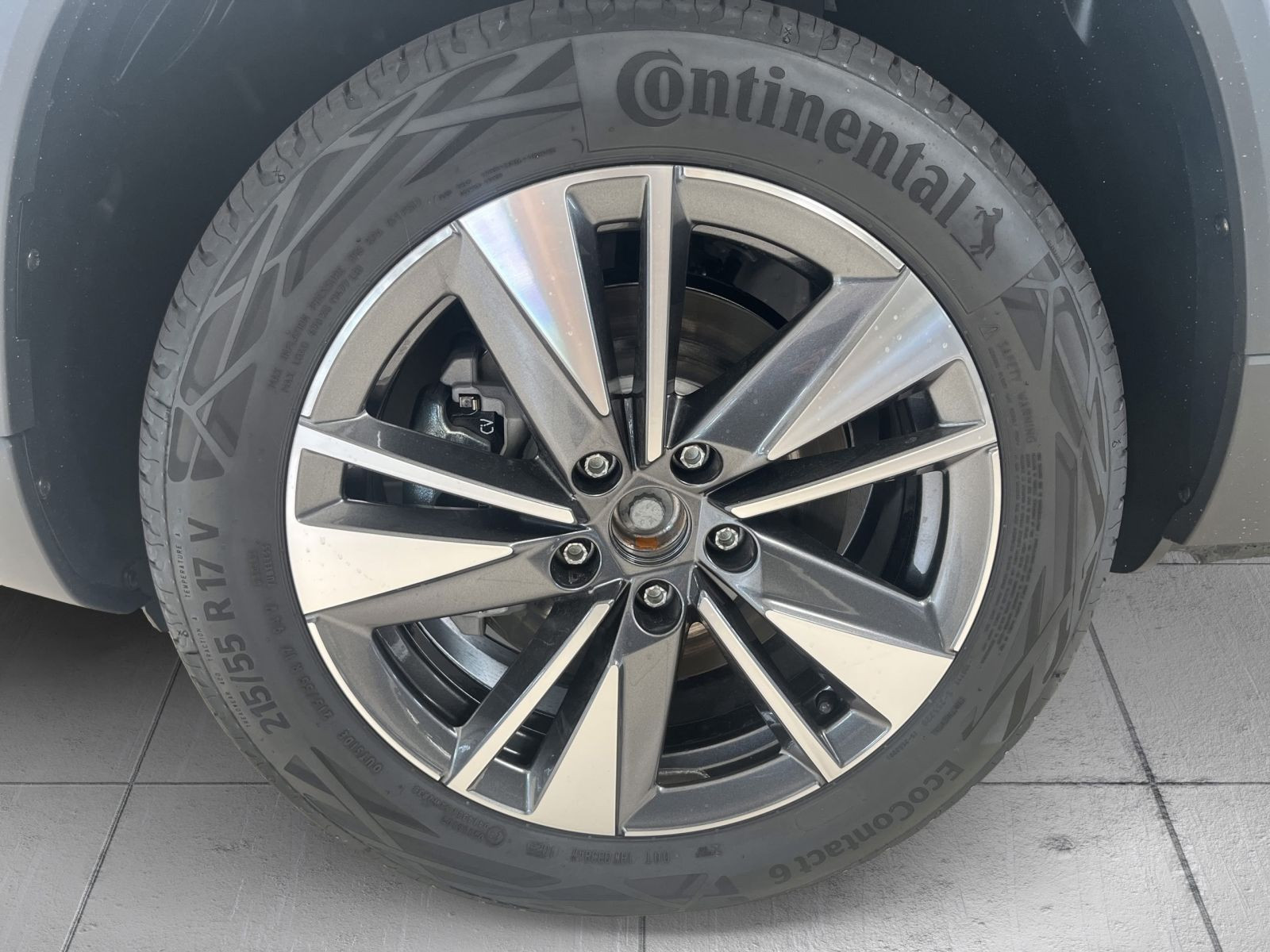 Skoda Karoq Tour 2,0 TDI DSG ACC AHK NAVI RFK KESSY