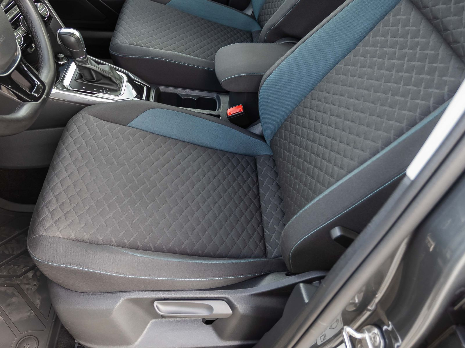 Volkswagen T-ROC 1.5 TSI DSG IQ.DRIVE, Panoramadach, Navi, LED, Rückfahrkamera