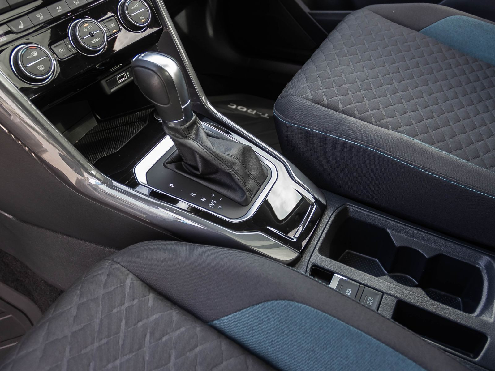 Volkswagen T-ROC 1.5 TSI DSG IQ.DRIVE, Panoramadach, Navi, LED, Rückfahrkamera