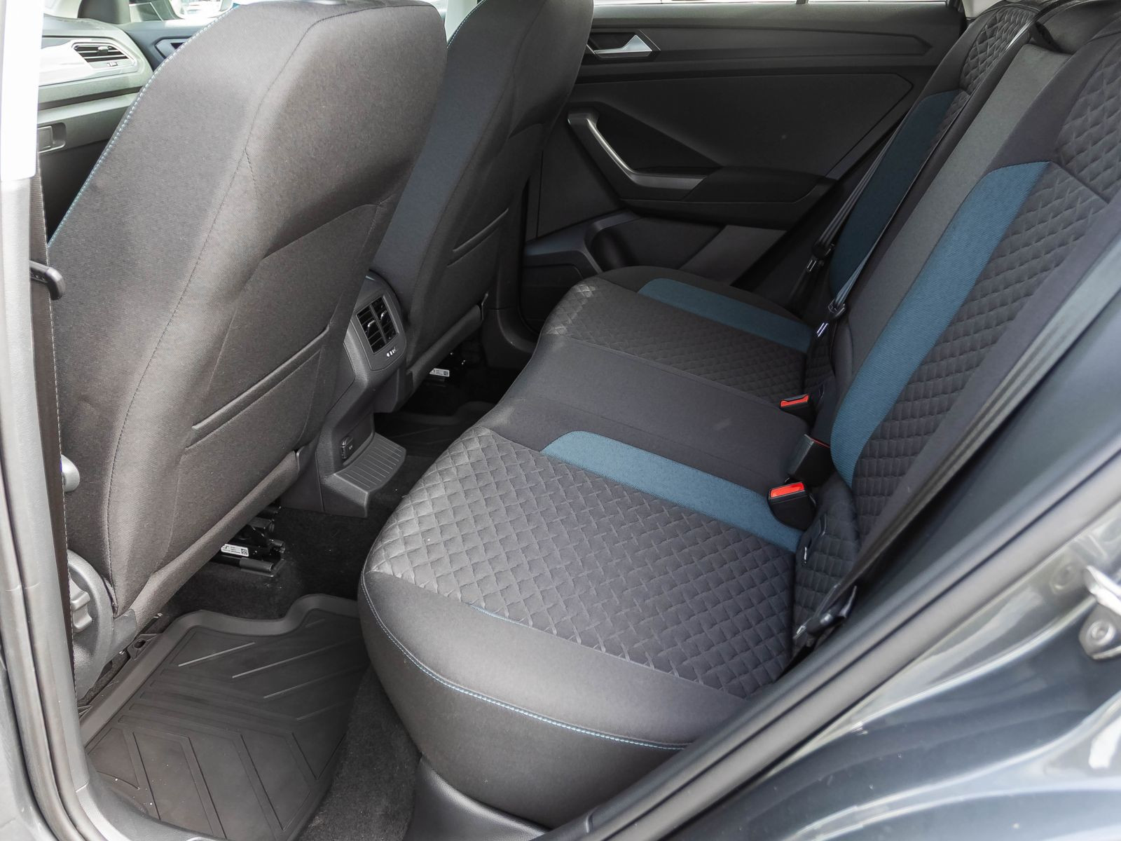 Volkswagen T-ROC 1.5 TSI DSG IQ.DRIVE, Panoramadach, Navi, LED, Rückfahrkamera