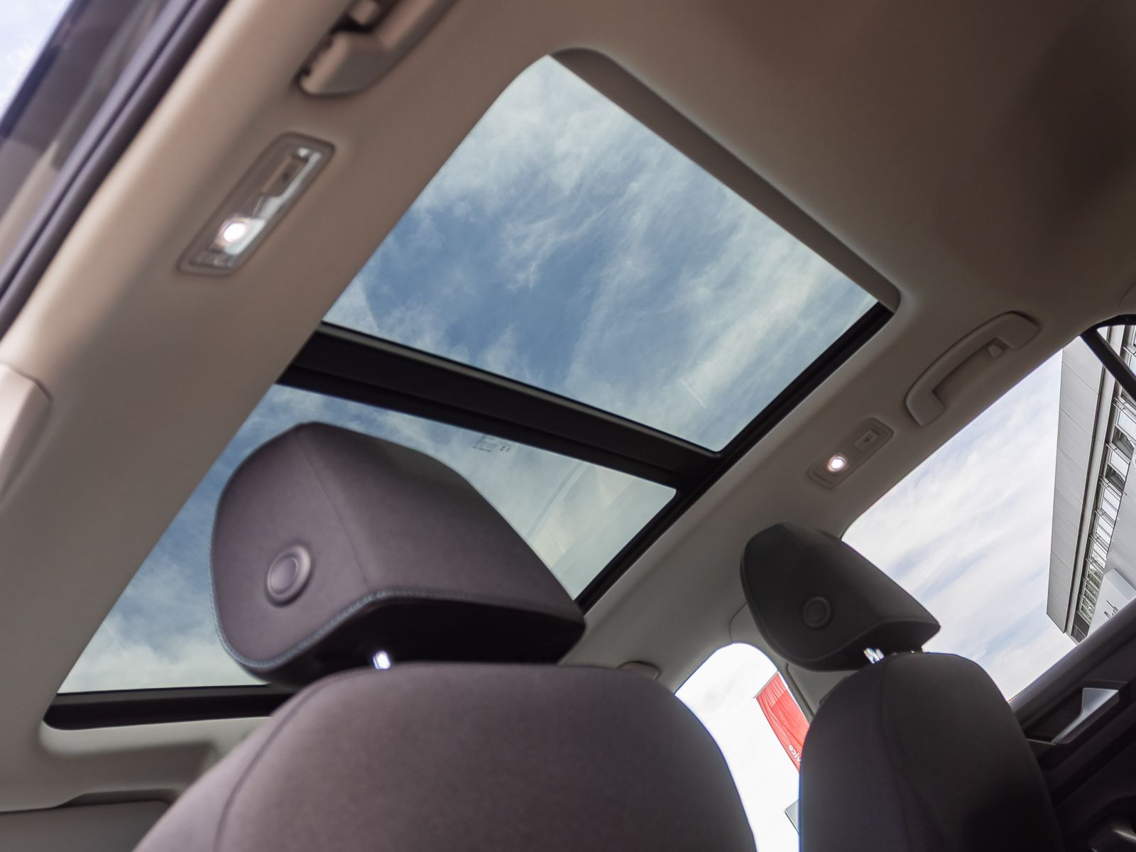 Volkswagen T-ROC 1.5 TSI DSG IQ.DRIVE, Panoramadach, Navi, LED, Rückfahrkamera