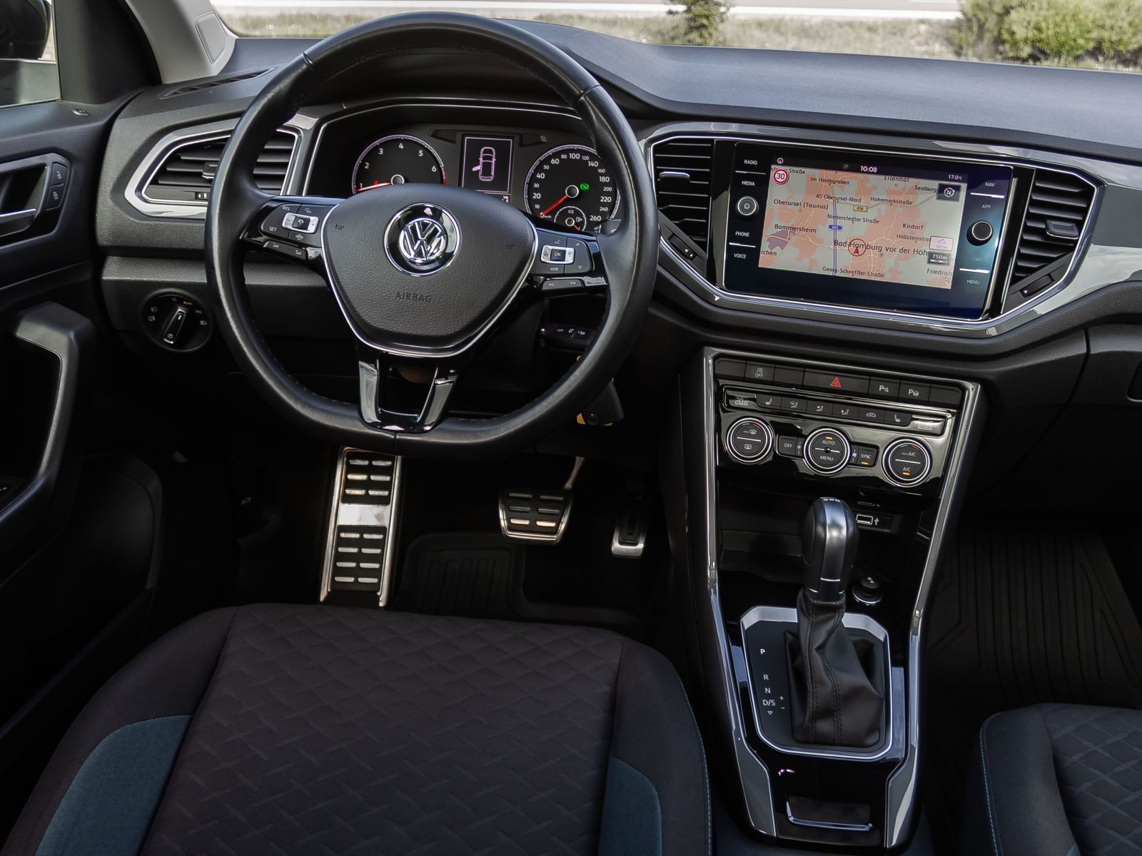 Volkswagen T-ROC 1.5 TSI DSG IQ.DRIVE, Panoramadach, Navi, LED, Rückfahrkamera