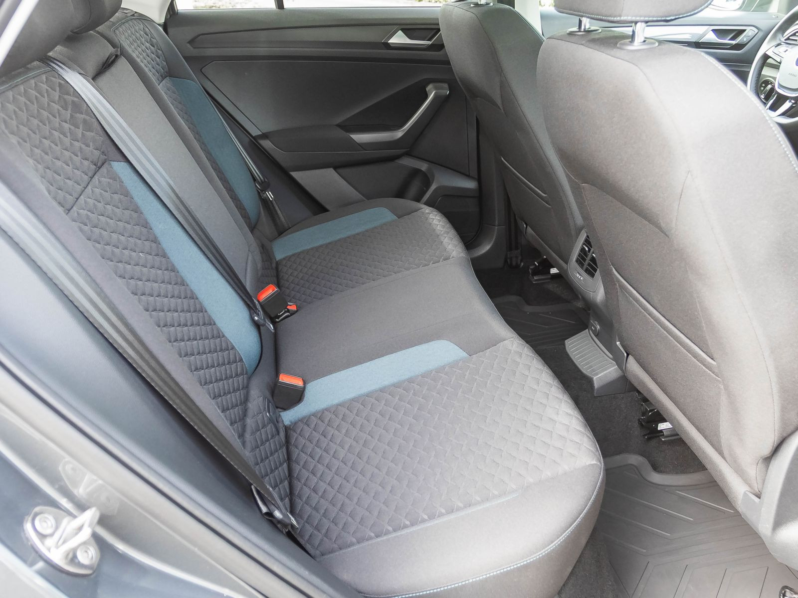 Volkswagen T-ROC 1.5 TSI DSG IQ.DRIVE, Panoramadach, Navi, LED, Rückfahrkamera