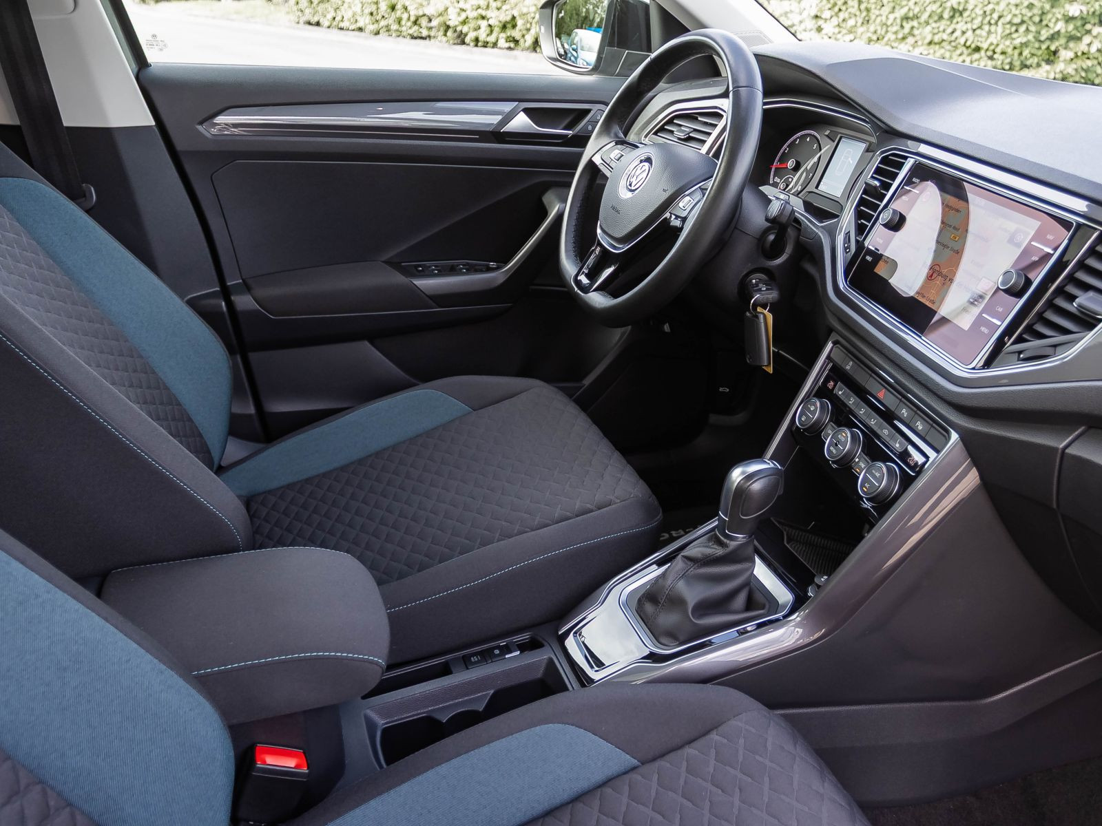 Volkswagen T-ROC 1.5 TSI DSG IQ.DRIVE, Panoramadach, Navi, LED, Rückfahrkamera