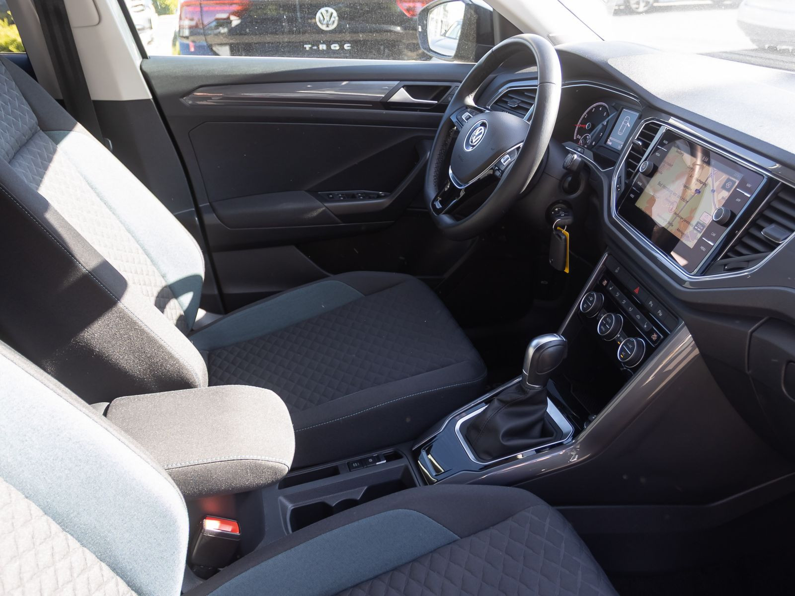 Volkswagen T-ROC 1.5 TSI DSG IQ.DRIVE, Panoramadach, Navi, LED, Rückfahrkamera