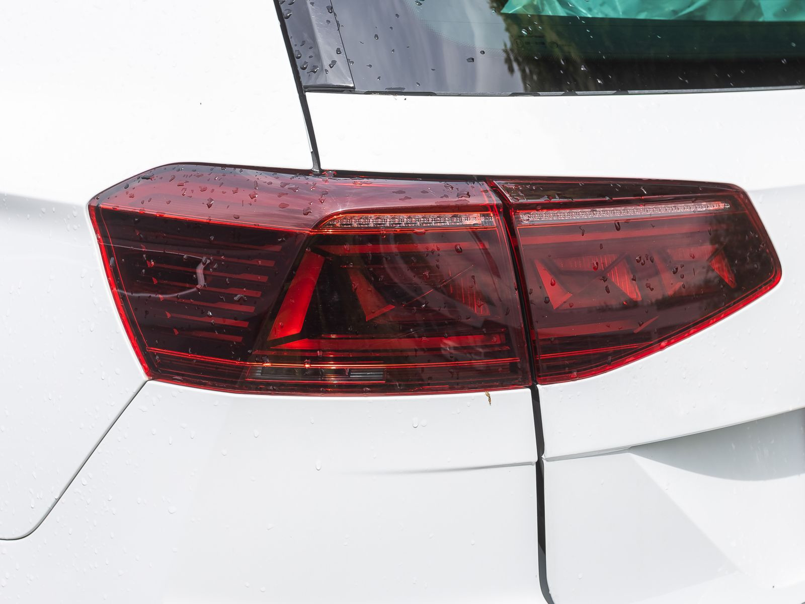 Volkswagen Passat Variant 2.0 TDI Elegance DSG HUD Matrix