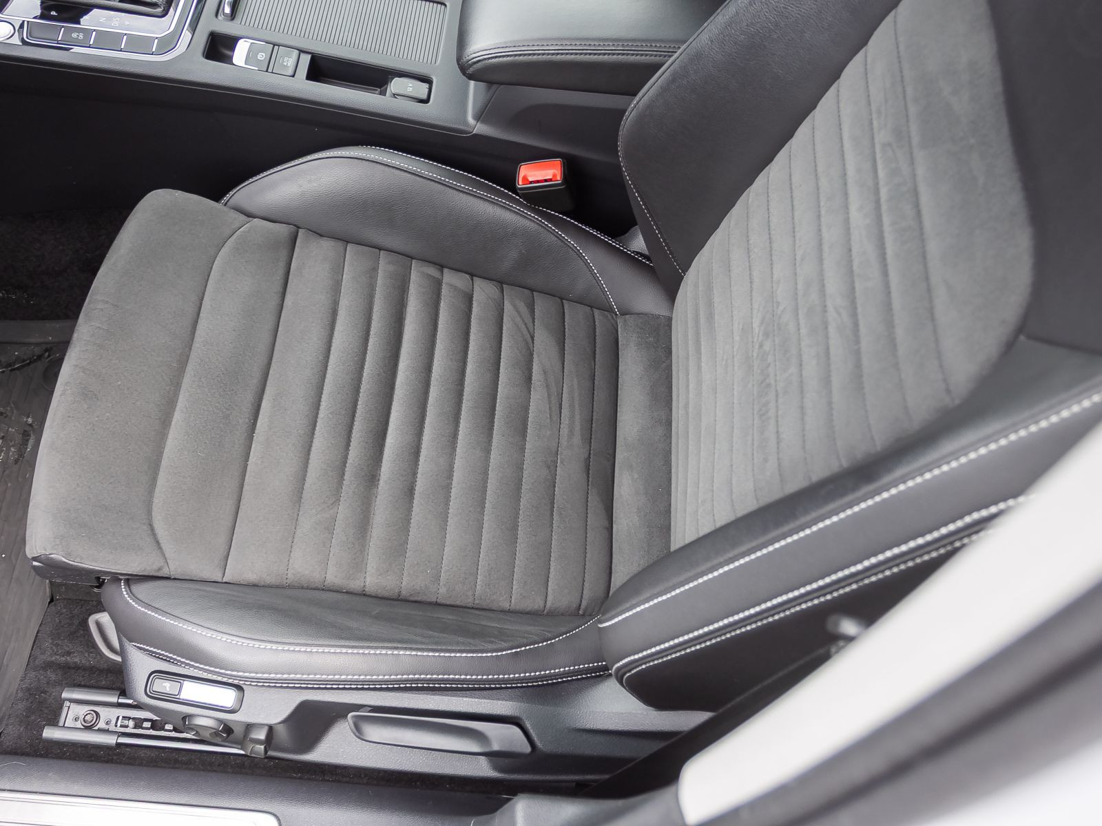 Volkswagen Passat Variant 2.0 TDI Elegance DSG HUD Matrix