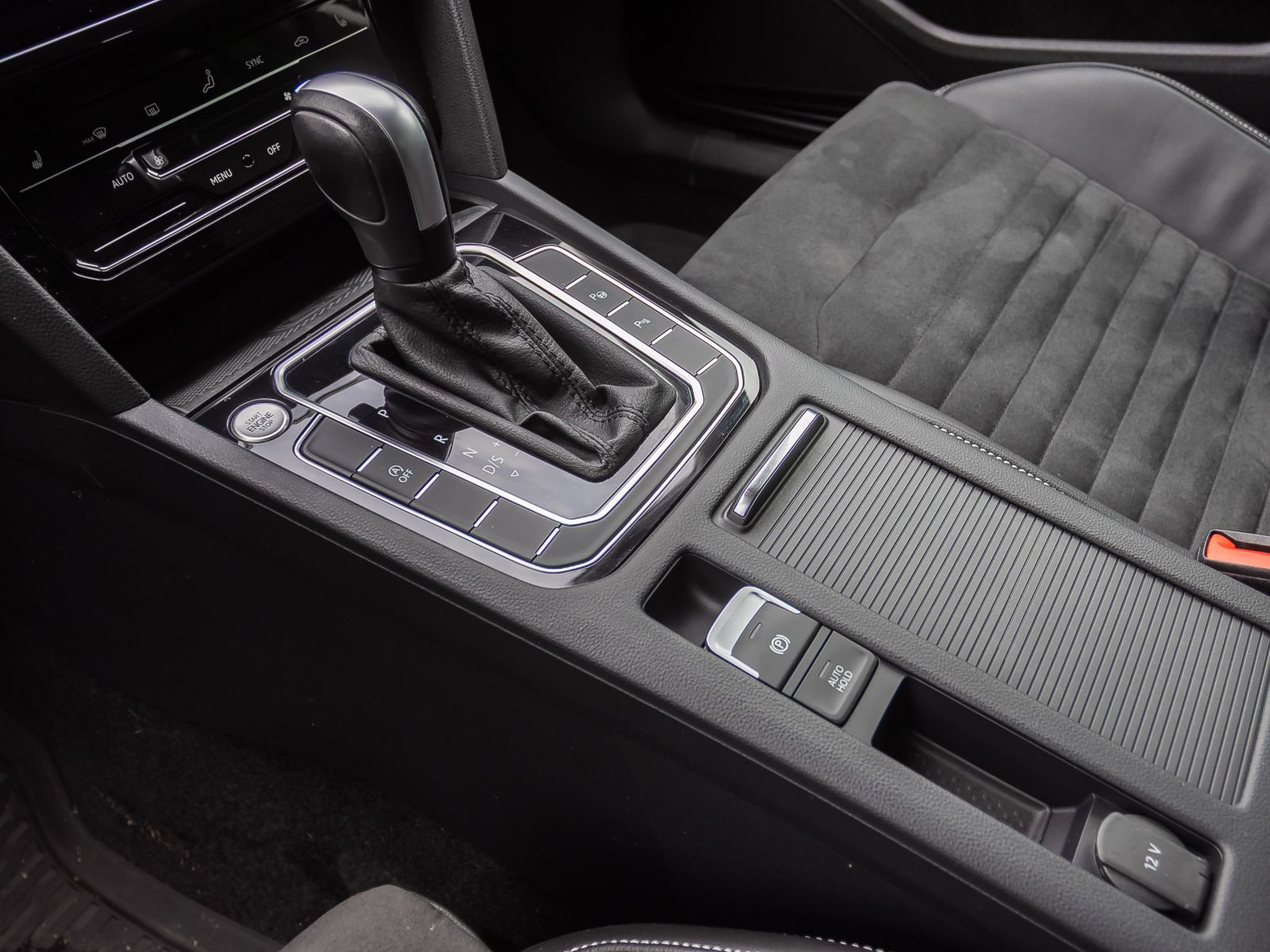 Volkswagen Passat Variant 2.0 TDI Elegance DSG HUD Matrix