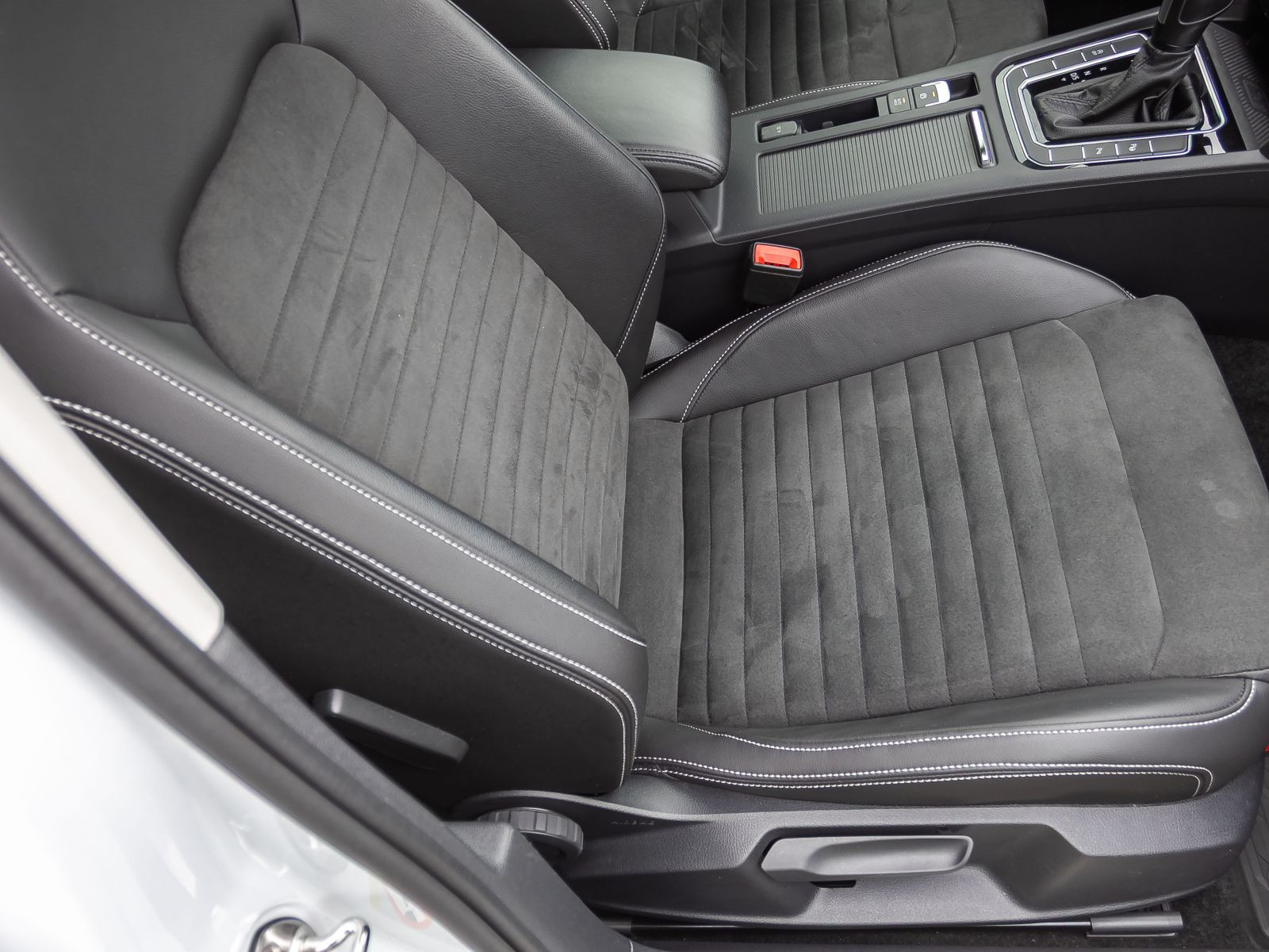 Volkswagen Passat Variant 2.0 TDI Elegance DSG HUD Matrix