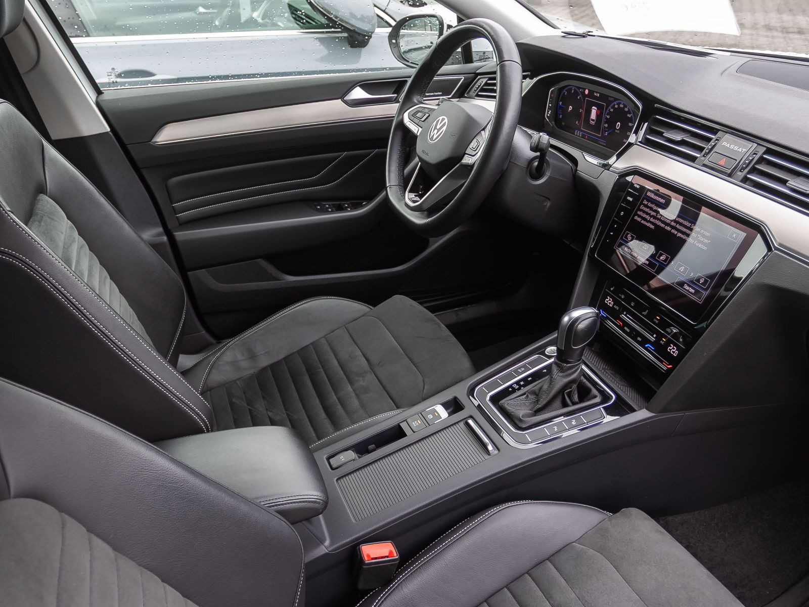 Volkswagen Passat Variant 2.0 TDI Elegance DSG HUD Matrix