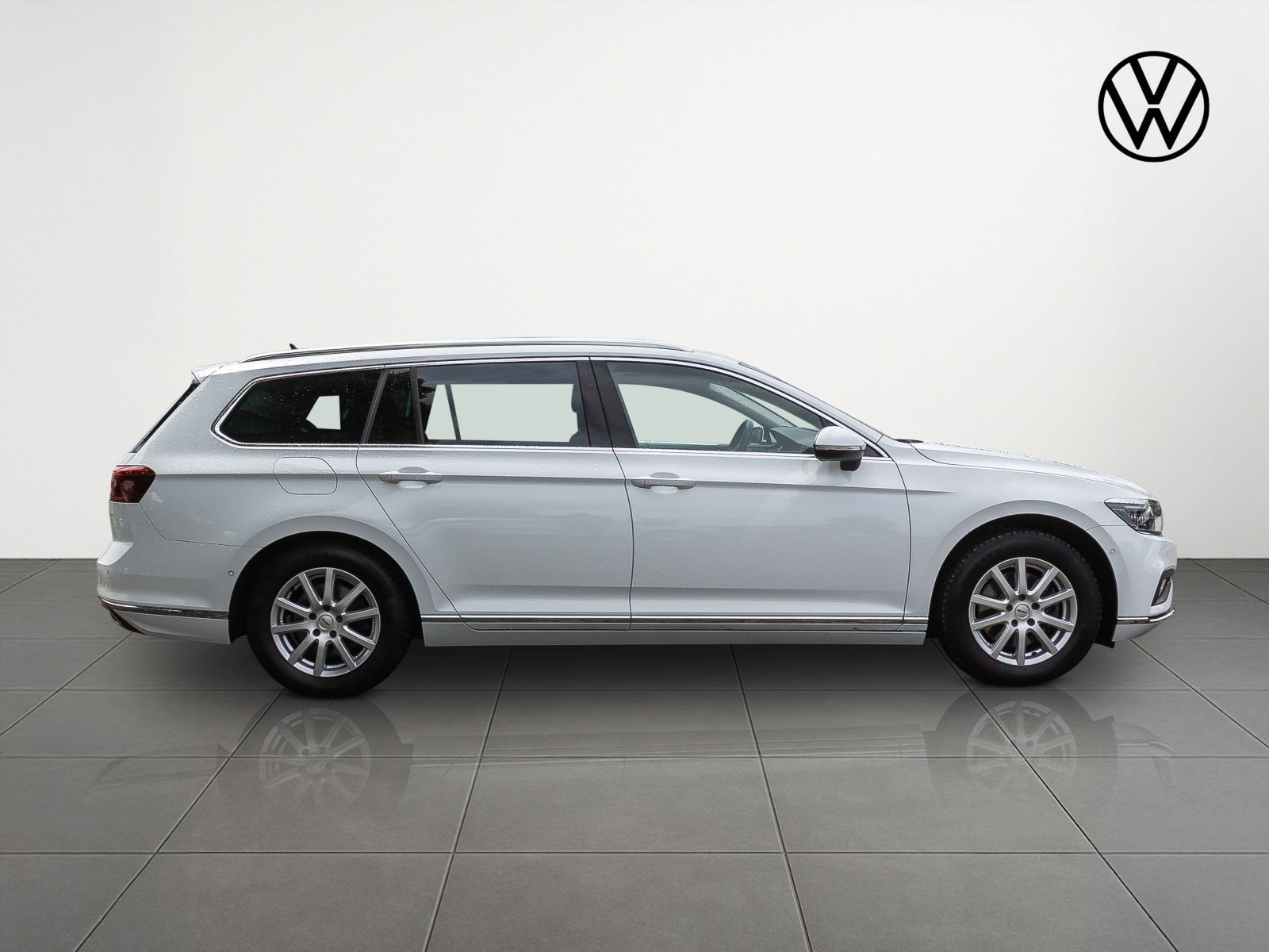 Volkswagen Passat Variant 2.0 TDI Elegance DSG HUD Matrix
