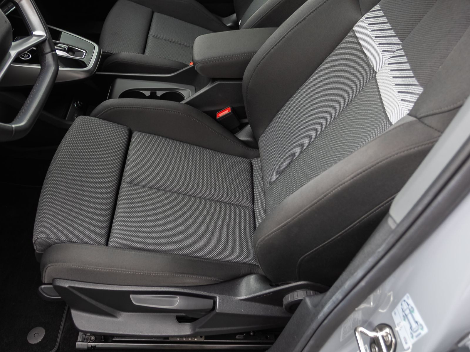 Audi Q4 Sportback e-tron 35 Navi Standklima LED ACC