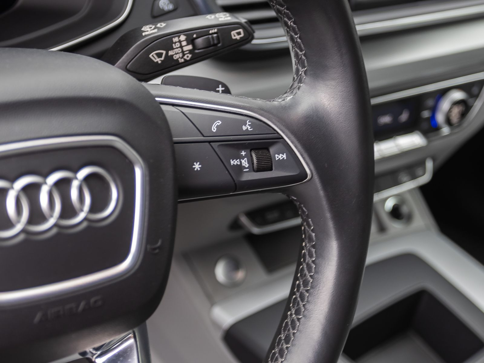 Audi Q5 S line 45TFSI qu Stronic Navi LED B&O CarPlay