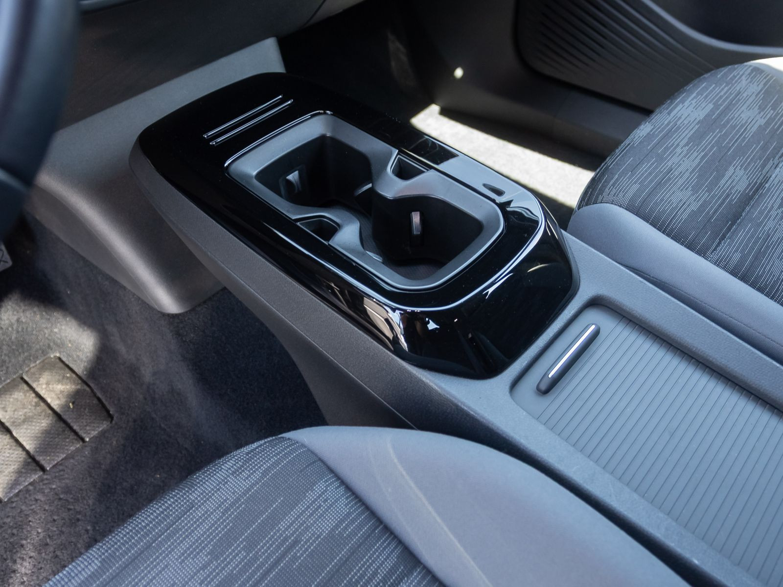 Volkswagen ID.4 Pure Performance Navi LED Standklima ACC EPH