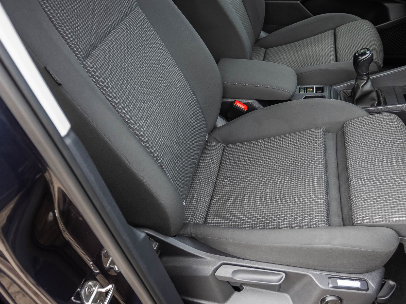 Volkswagen Caddy Maxi 1.5 TSI Basis, AHK, App-Connect, Klima, Mobiltelefon-Schnittstelle