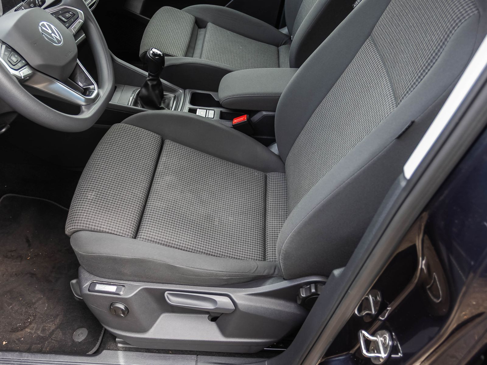 Volkswagen Caddy Maxi 1.5 TSI Basis, AHK, App-Connect, Klima, Mobiltelefon-Schnittstelle