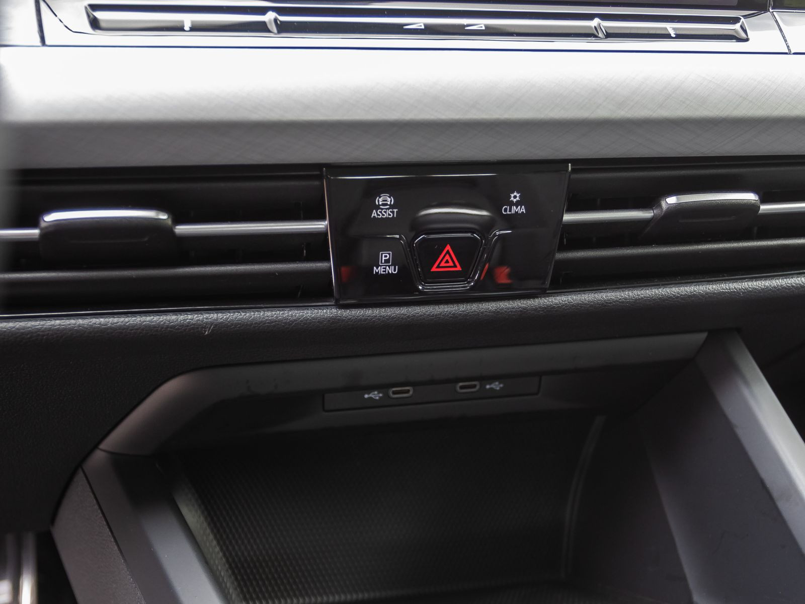 Volkswagen Golf VIII Life 1.5TSI Navi LED ACC CarPlay EPH