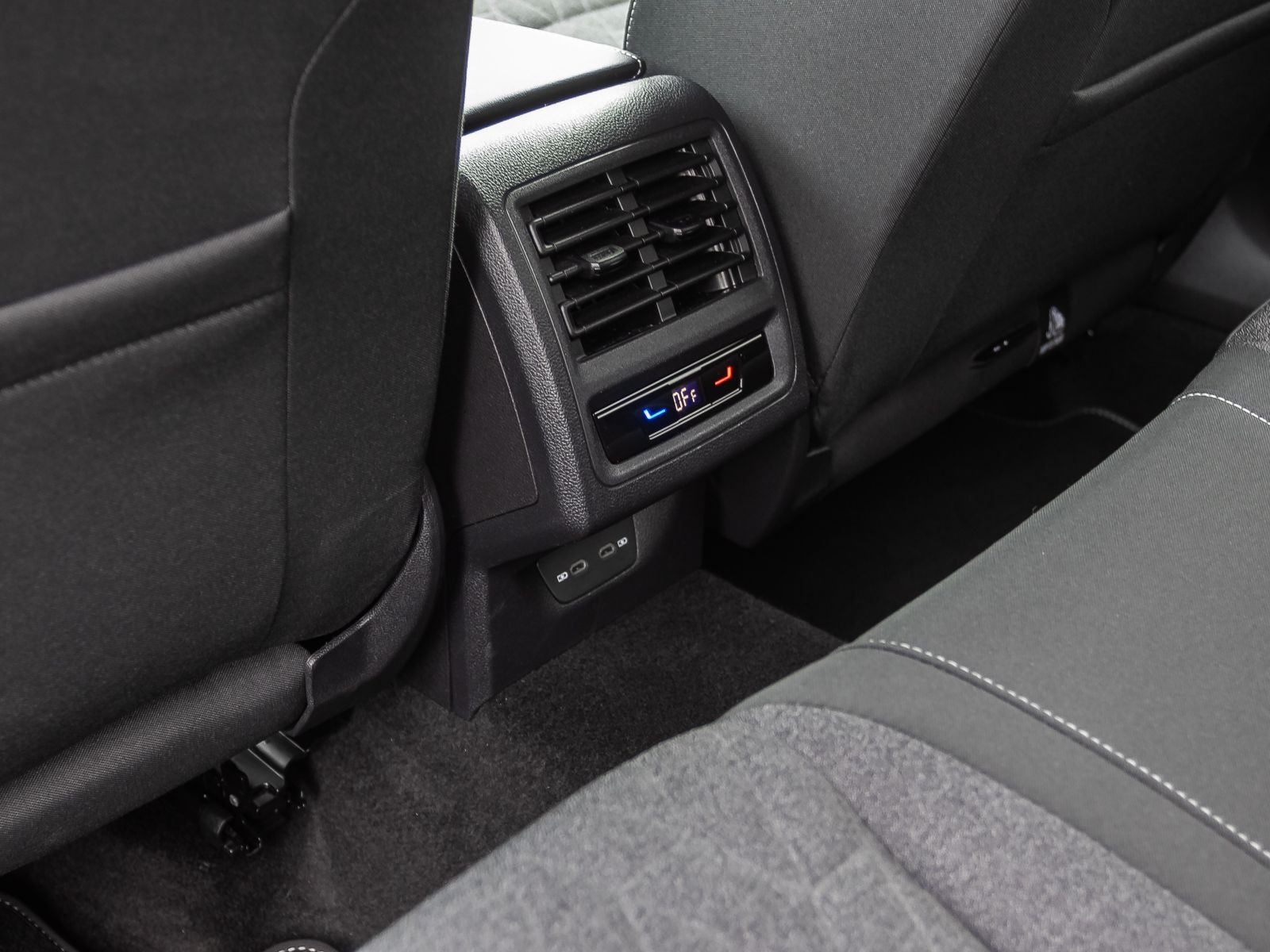 Volkswagen Golf VIII 1.5 TSI MOVE, Navi, LED, ACC, App-Connect, Klima