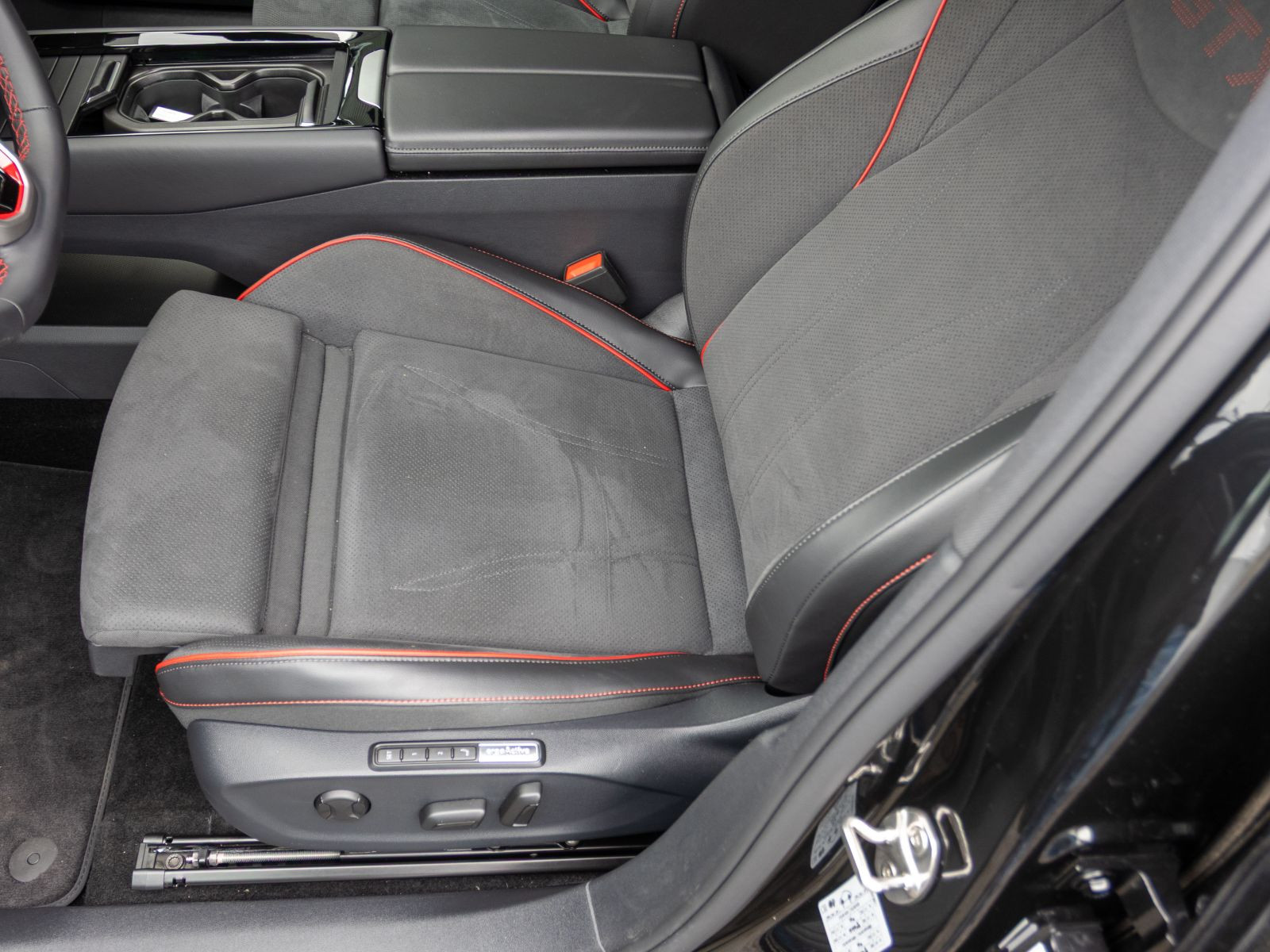 Volkswagen ID.7 Tourer GTX, AHK, Navi, LED-Matrix, Soundsystem, Umgebungsansicht Area View inkl. Rückfahrkamera
