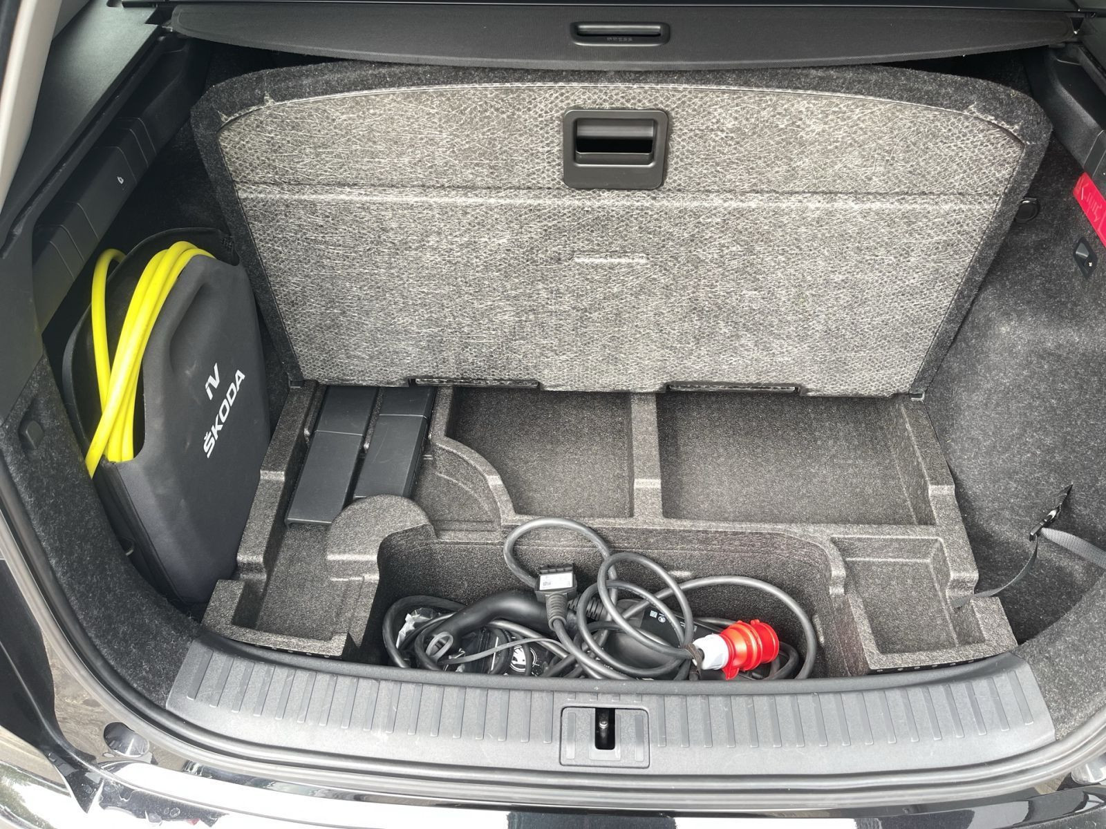 Skoda Enyaq 80 Navi LED Standklima ACC EPH CarPlay AHK