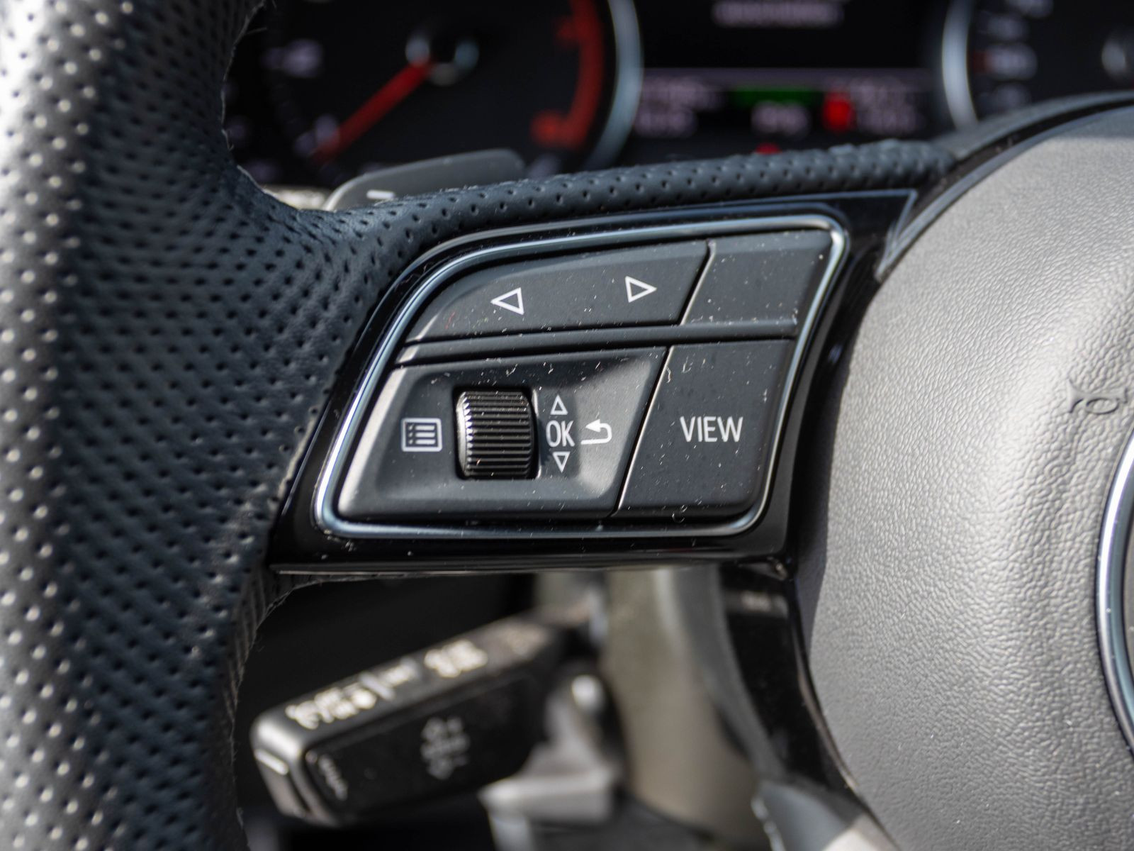 Audi A4 Avant Advanced 40TFSI Stronic Navi HuD Matrix