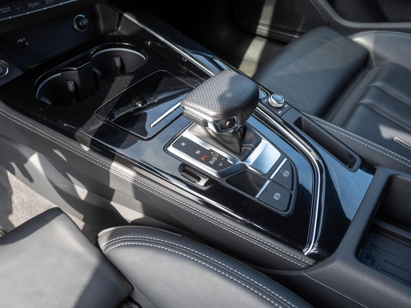 Audi A4 Avant Advanced 40TFSI Stronic Navi HuD Matrix
