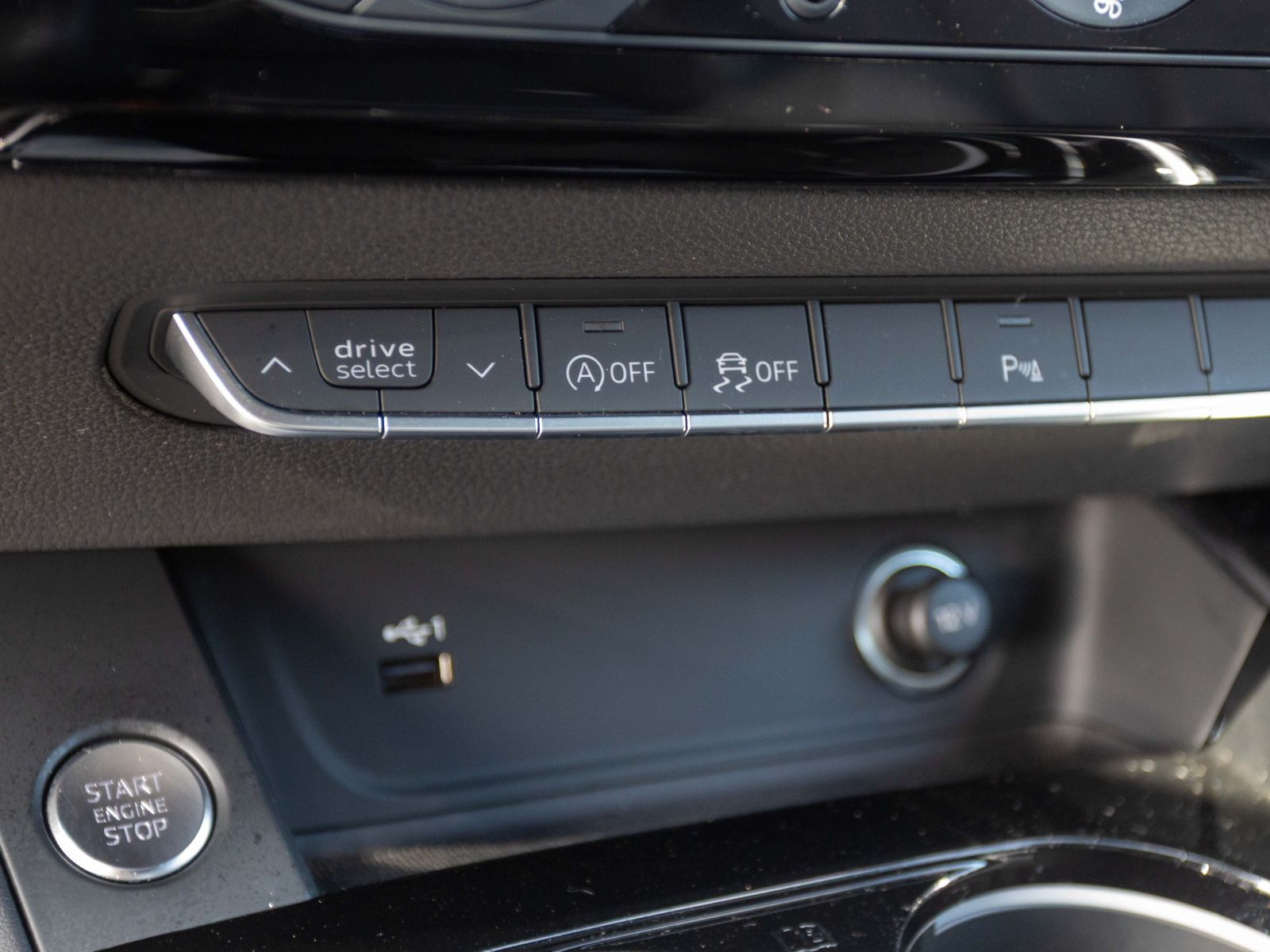 Audi A4 Avant Advanced 40TFSI Stronic Navi HuD Matrix