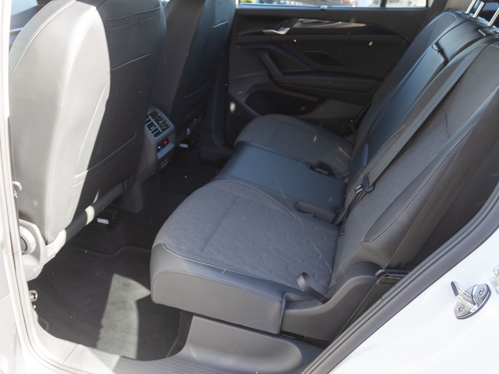 Volkswagen Tayron 1.5 eTSI DSG Life, HD-LED-Matrix, Navi, 7-Sitze, Area View inkl. Rückfahrkamera
