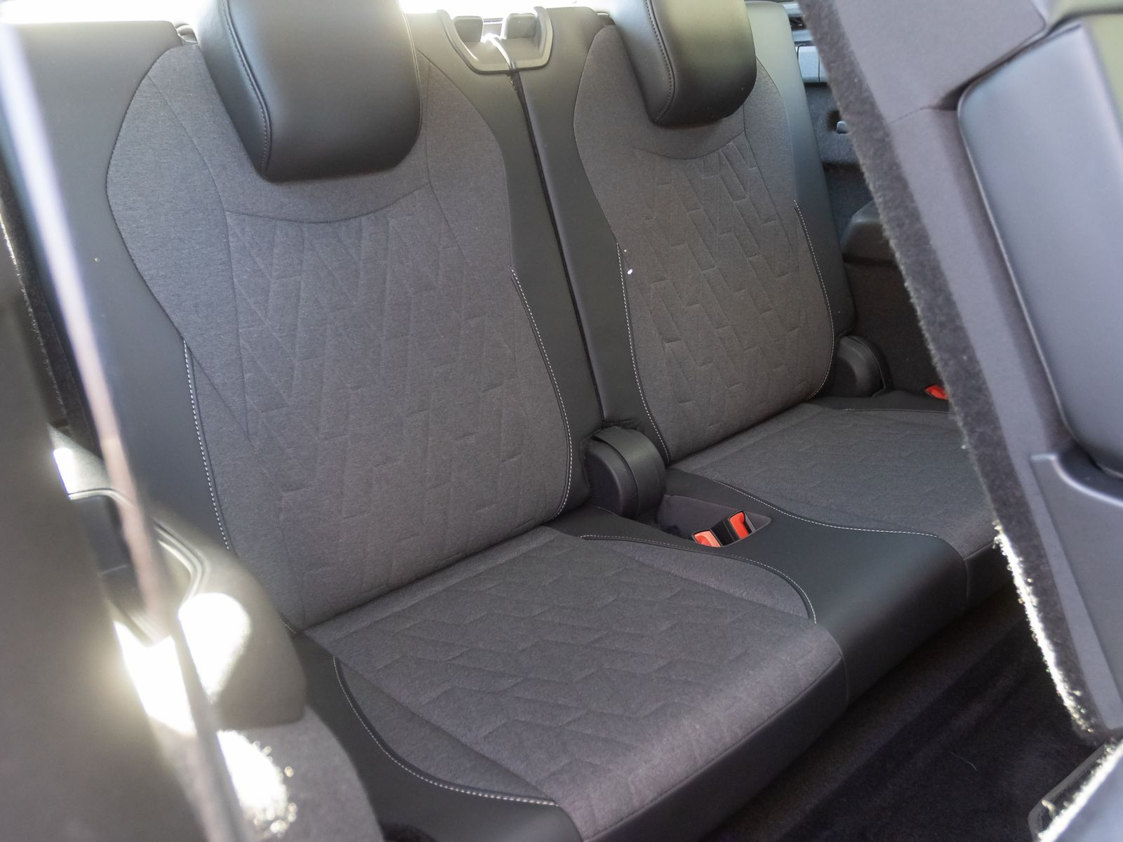 Volkswagen Tayron 1.5 eTSI DSG Life, HD-LED-Matrix, Navi, 7-Sitze, Area View inkl. Rückfahrkamera