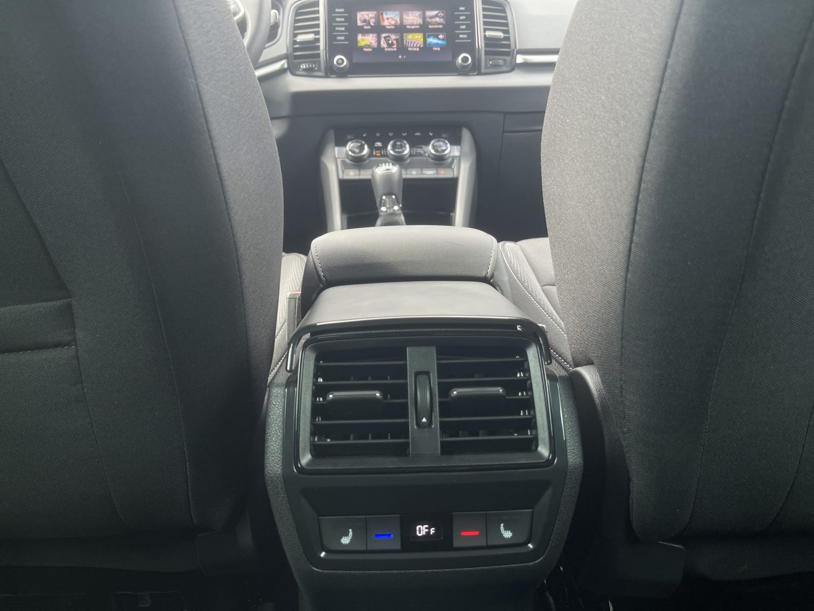 Skoda Karoq Tour 1.5 TSI Sitzhzg Car Play AHK