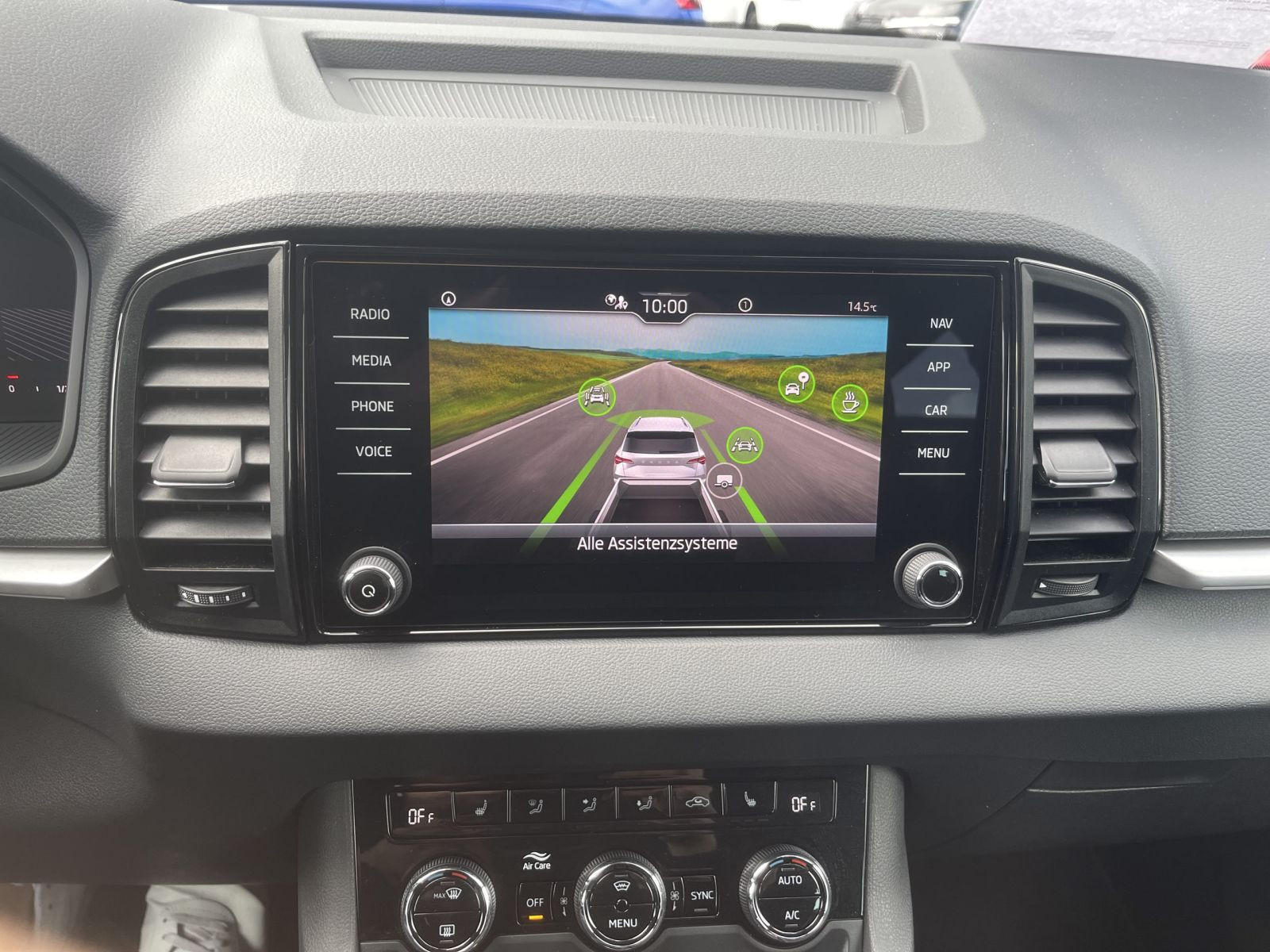 Skoda Karoq Tour 1.5 TSI Sitzhzg Car Play AHK