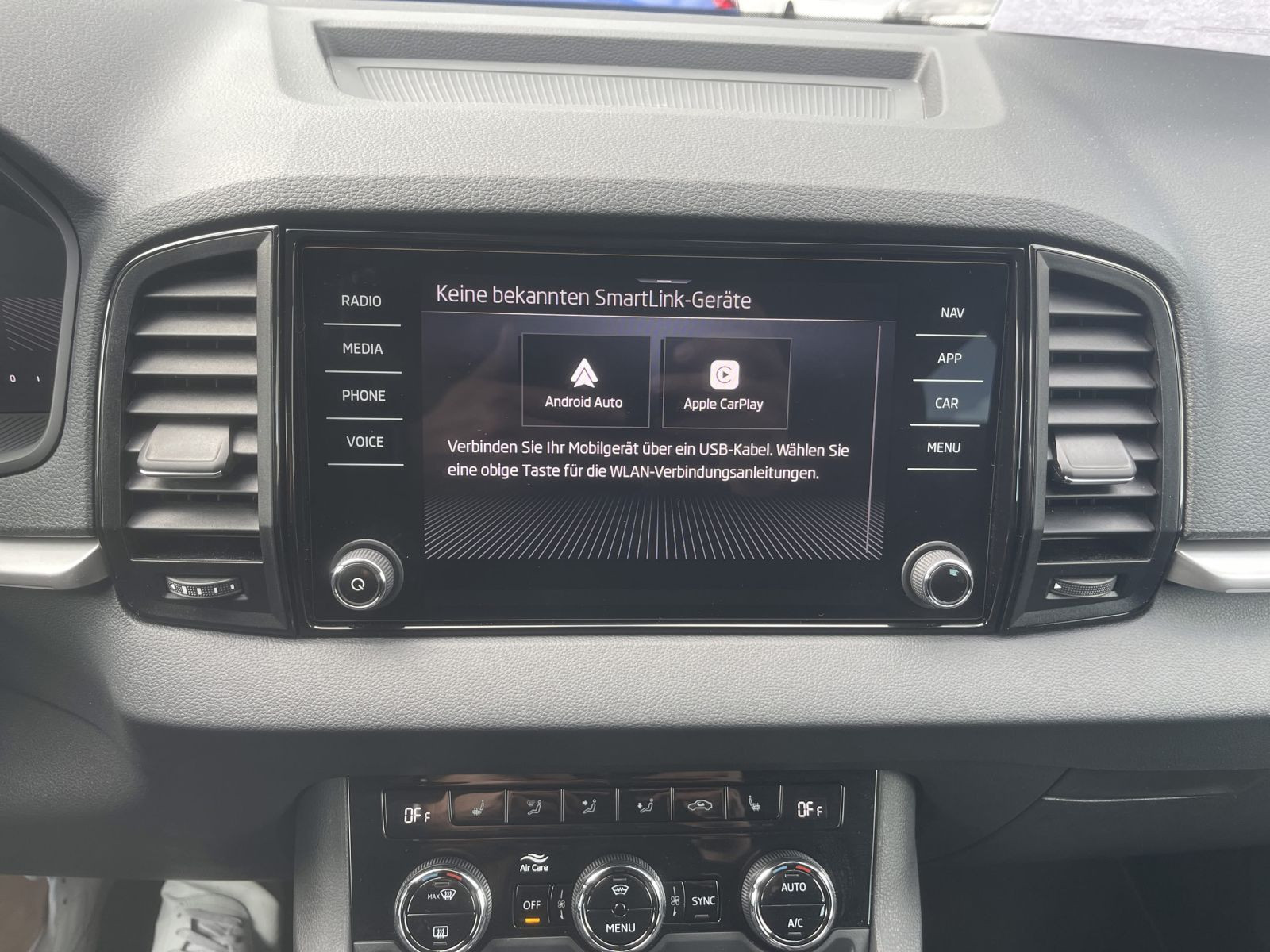 Skoda Karoq Tour 1.5 TSI Sitzhzg Car Play AHK