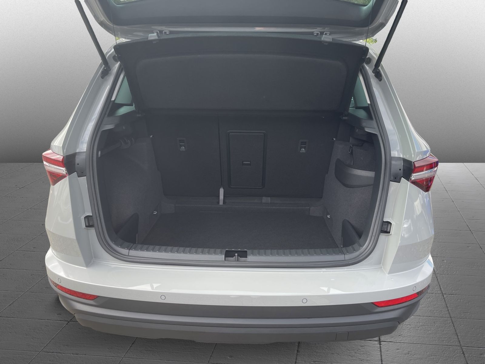 Skoda Karoq Tour 1.5 TSI Sitzhzg Car Play AHK