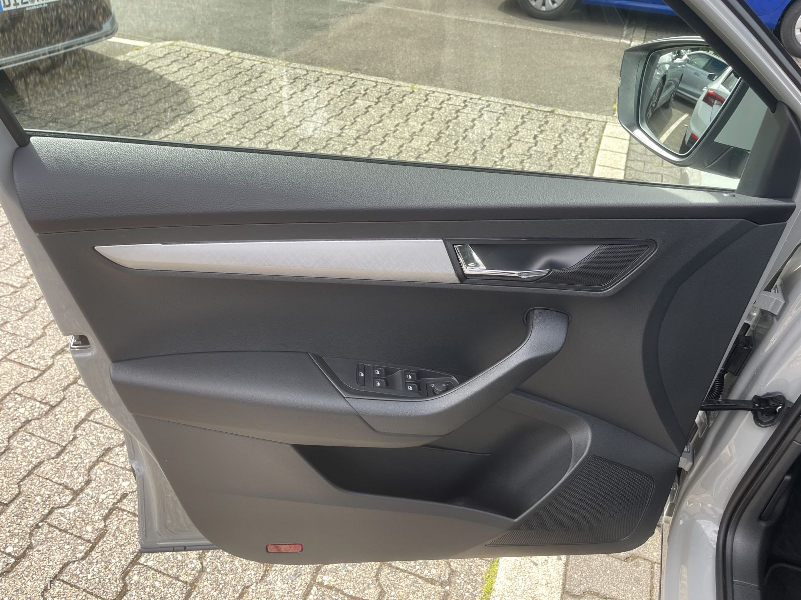 Skoda Karoq Tour 1.5 TSI Sitzhzg Car Play AHK