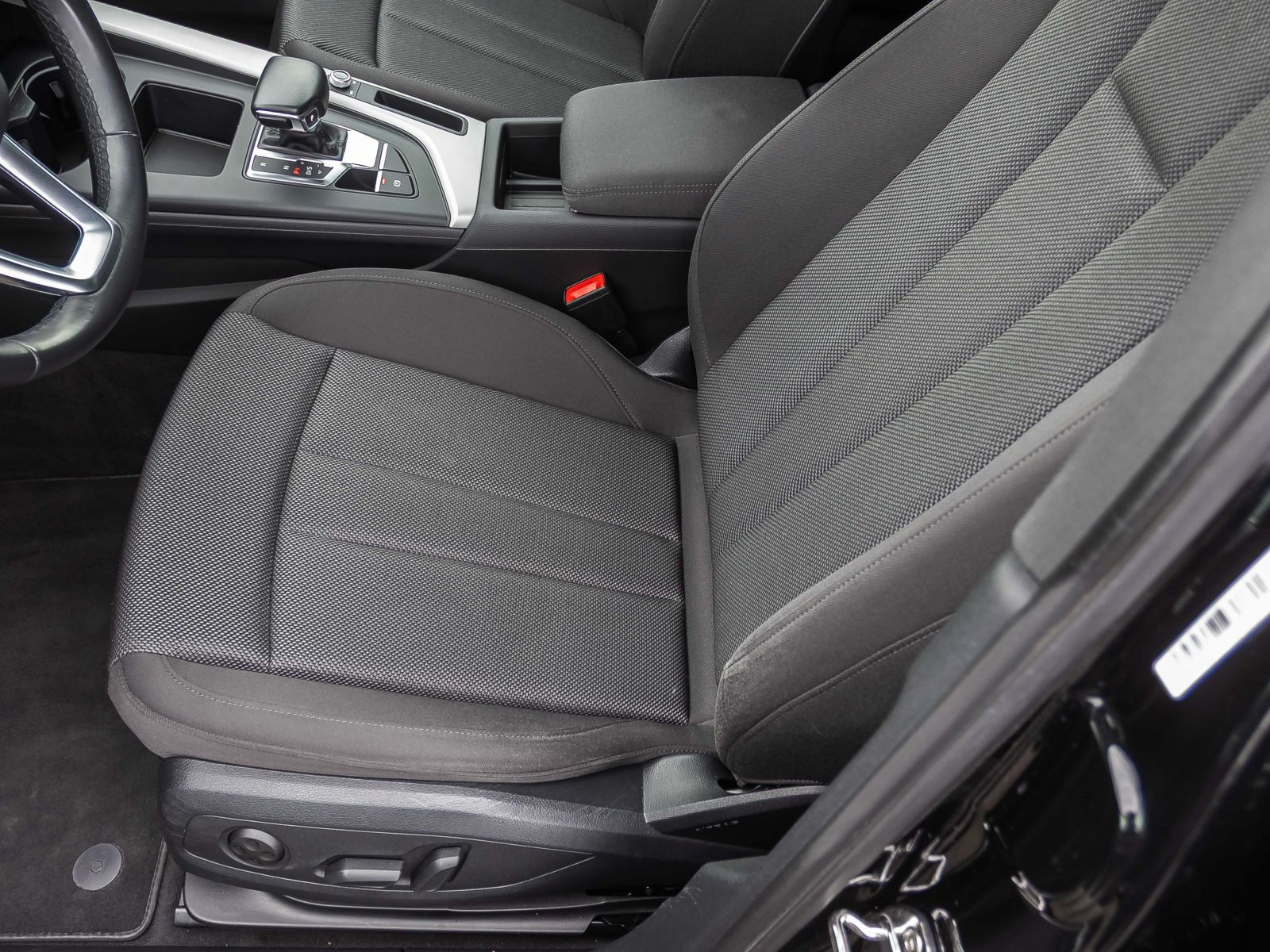 Audi A4 Avant Adv. 40TFSI Stronic Navi LED EPH ACC GRA
