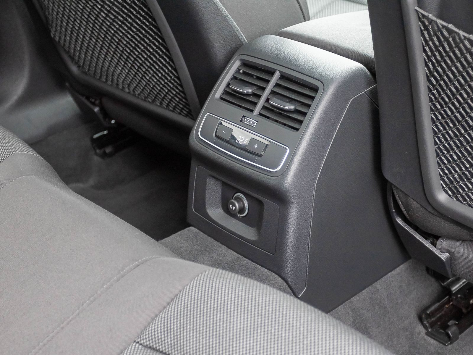 Audi A4 Avant Adv. 40TFSI Stronic Navi LED EPH ACC GRA
