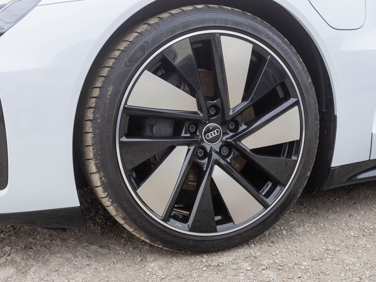 Audi e-tron GT quattro Navi LED Standklima Panorama EPH