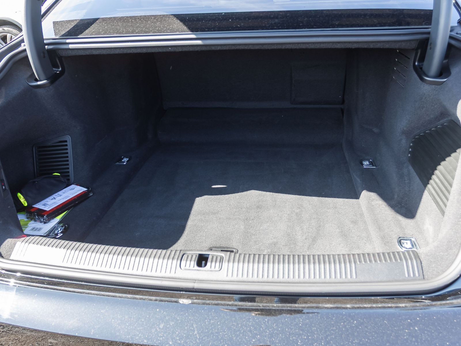 Audi A8 S line 50TDI Navi Matrix HuD Standhzg Luftfederung AHK